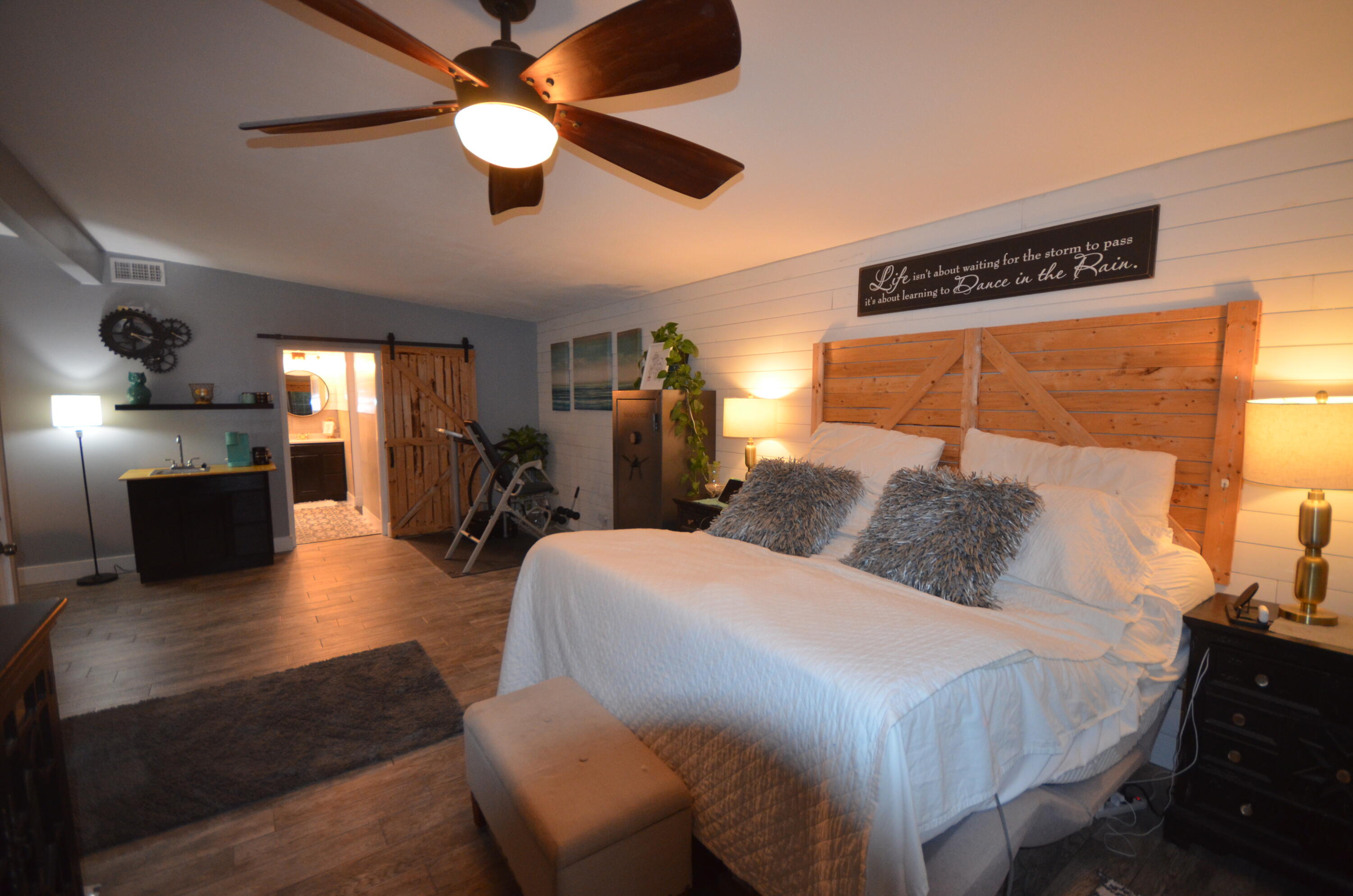 ELLIOTTS POINT 9TH ADDN - Residential