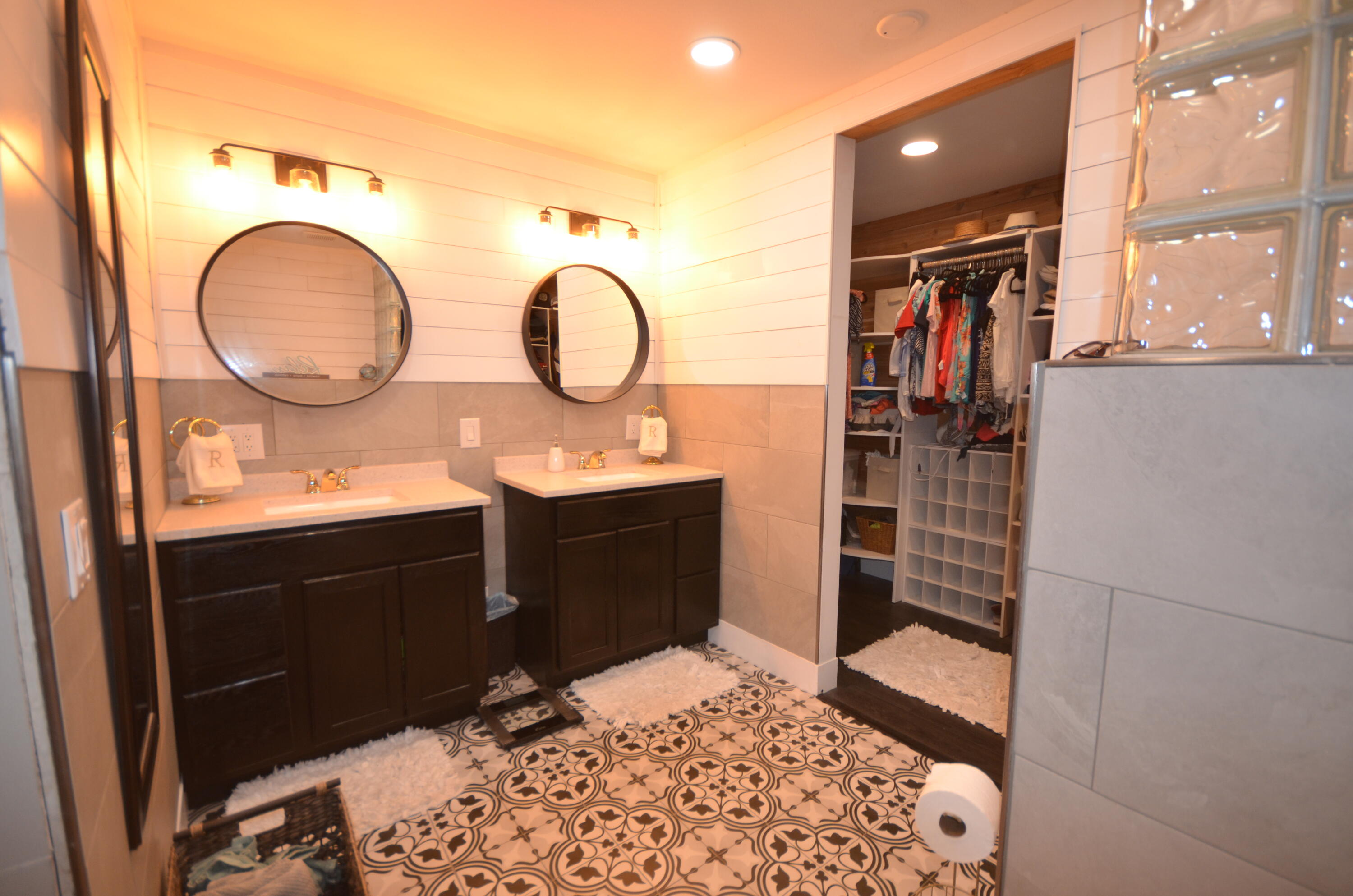 ELLIOTTS POINT 9TH ADDN - Residential