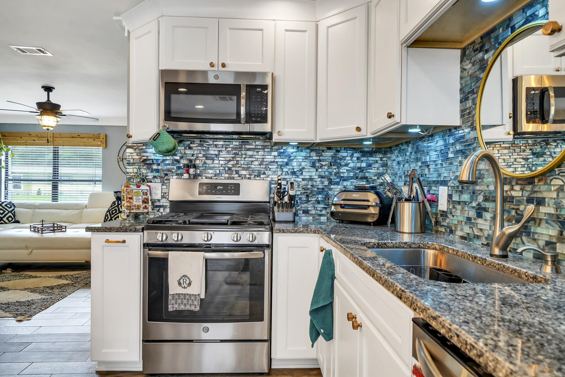 ELLIOTTS POINT 9TH ADDN - Residential