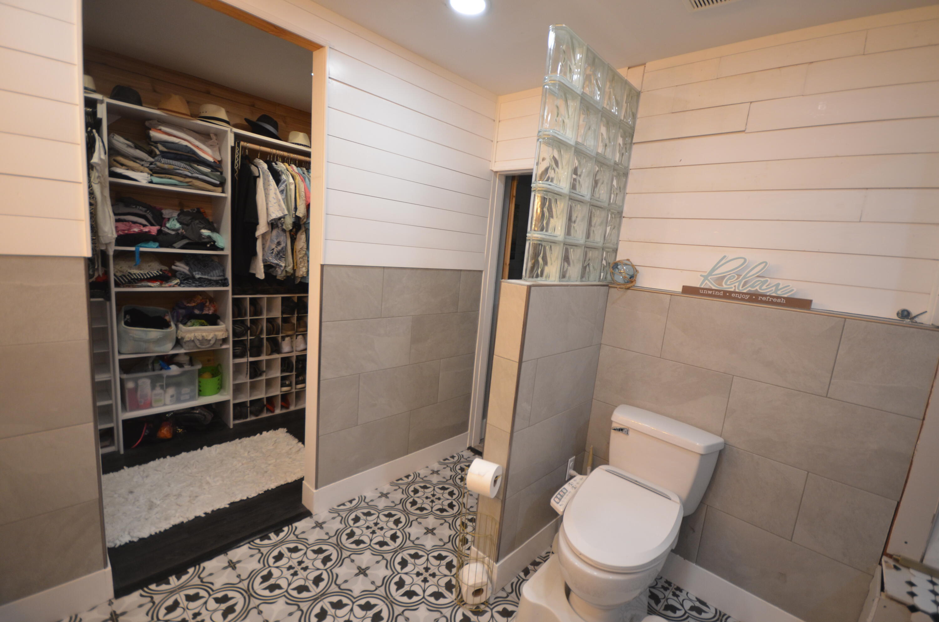 ELLIOTTS POINT 9TH ADDN - Residential