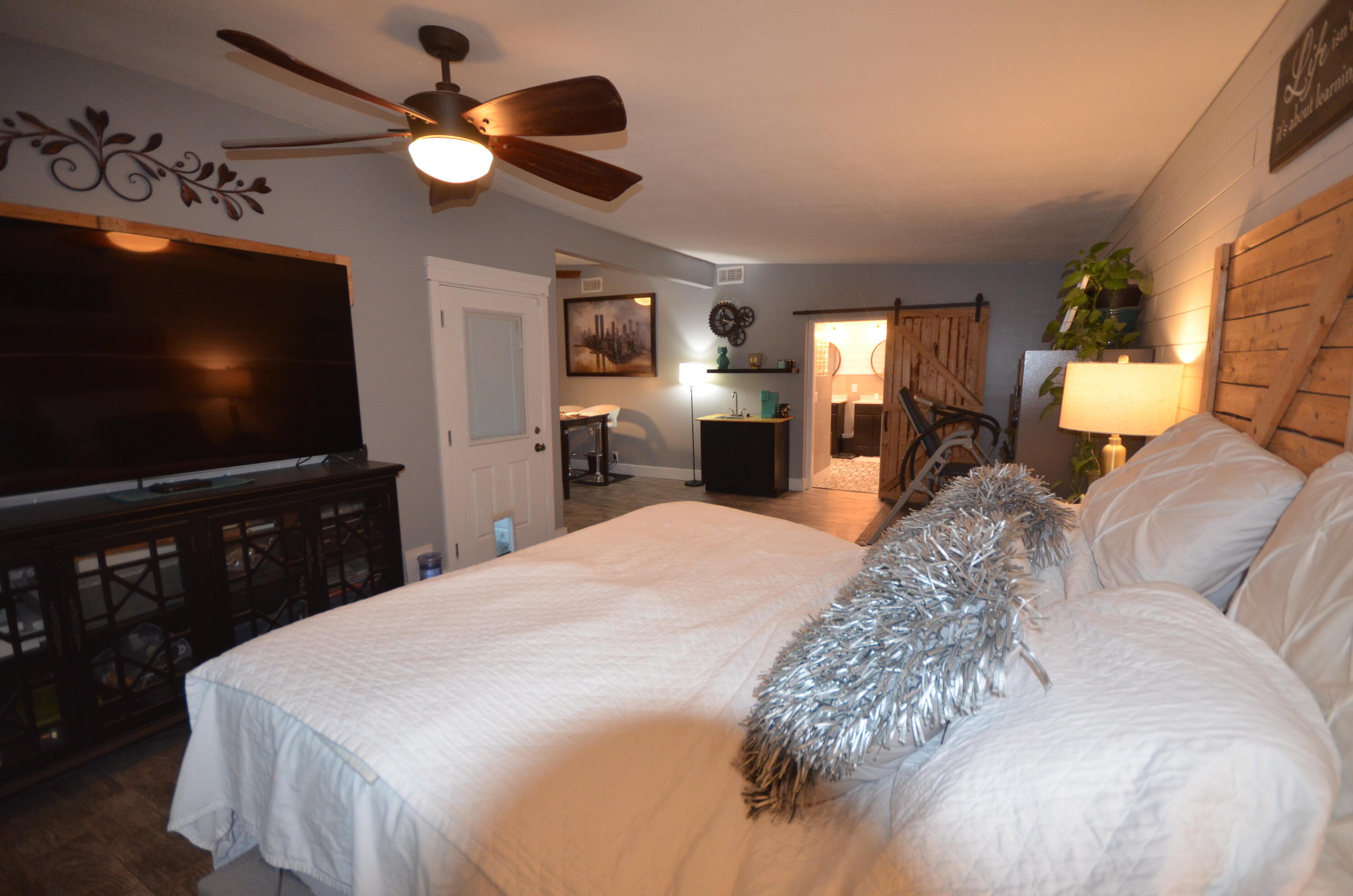 ELLIOTTS POINT 9TH ADDN - Residential