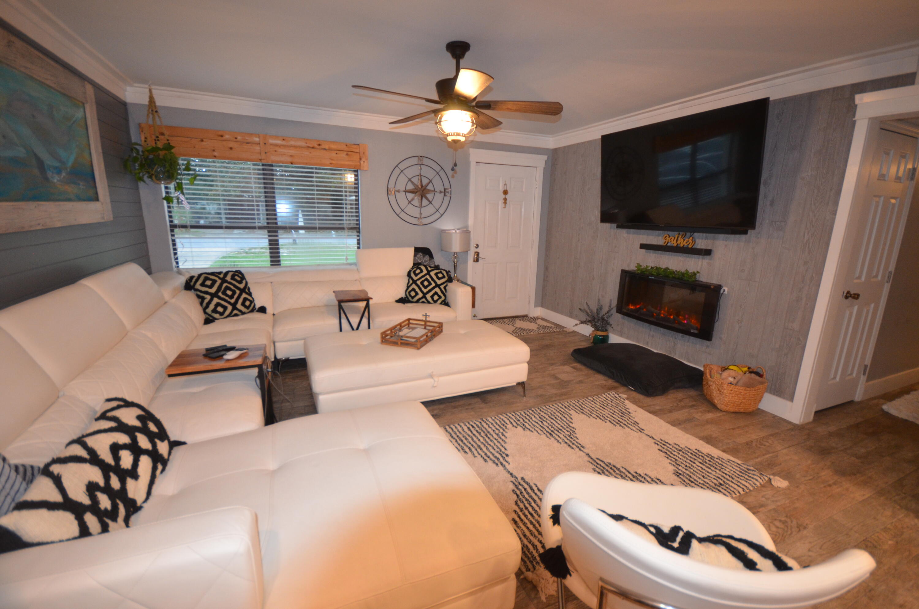 ELLIOTTS POINT 9TH ADDN - Residential