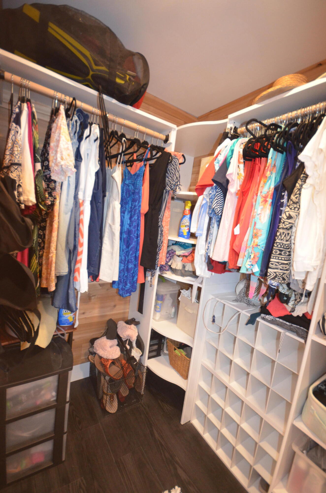 ELLIOTTS POINT 9TH ADDN - Residential