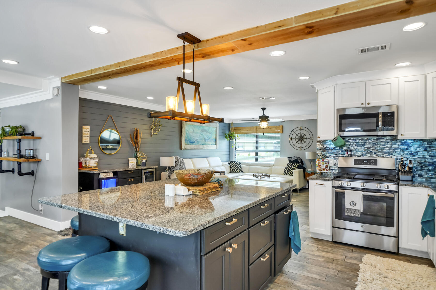 ELLIOTTS POINT 9TH ADDN - Residential