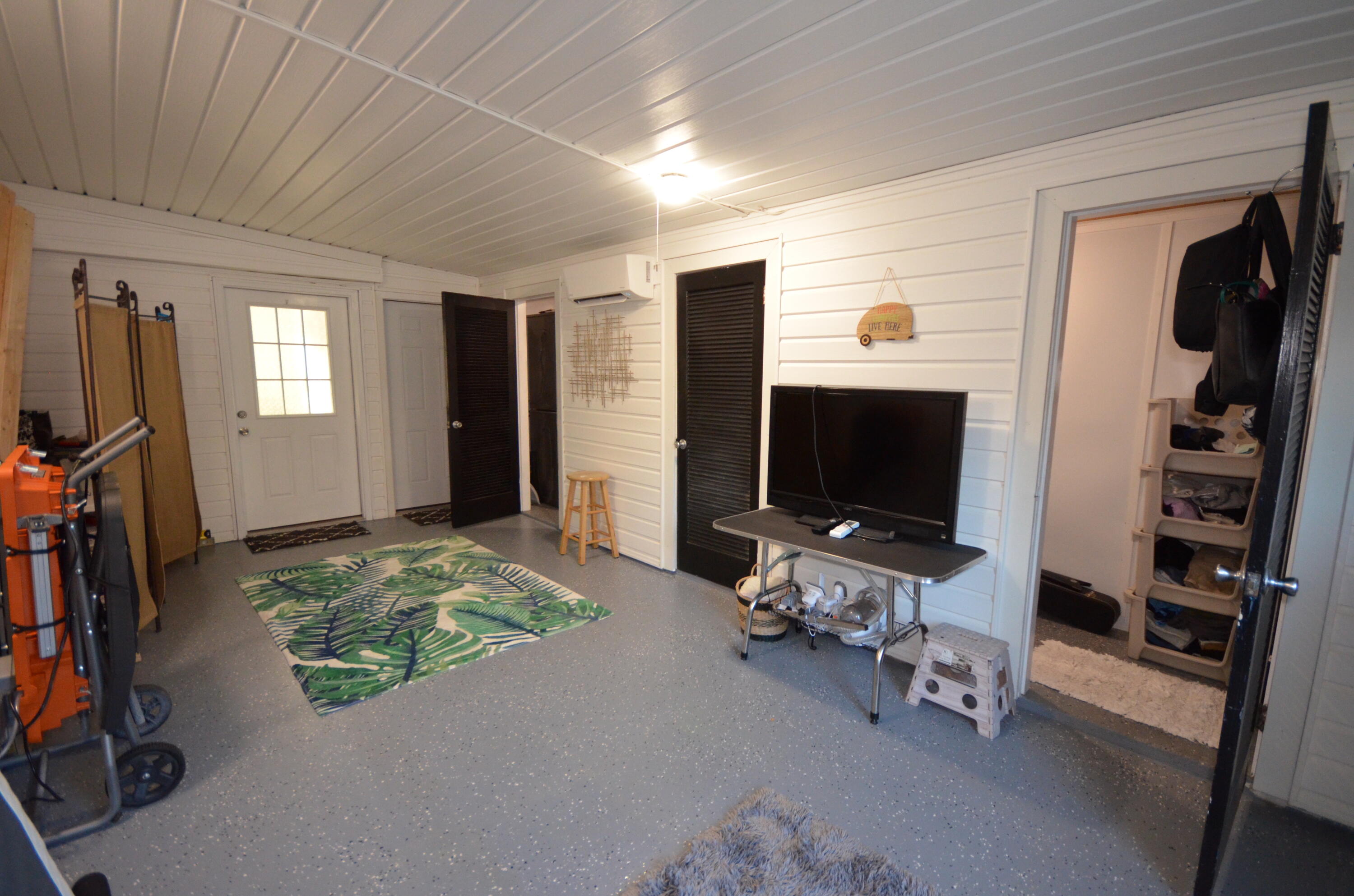 ELLIOTTS POINT 9TH ADDN - Residential