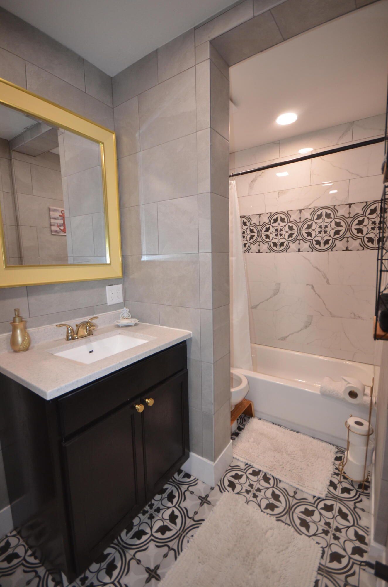 ELLIOTTS POINT 9TH ADDN - Residential