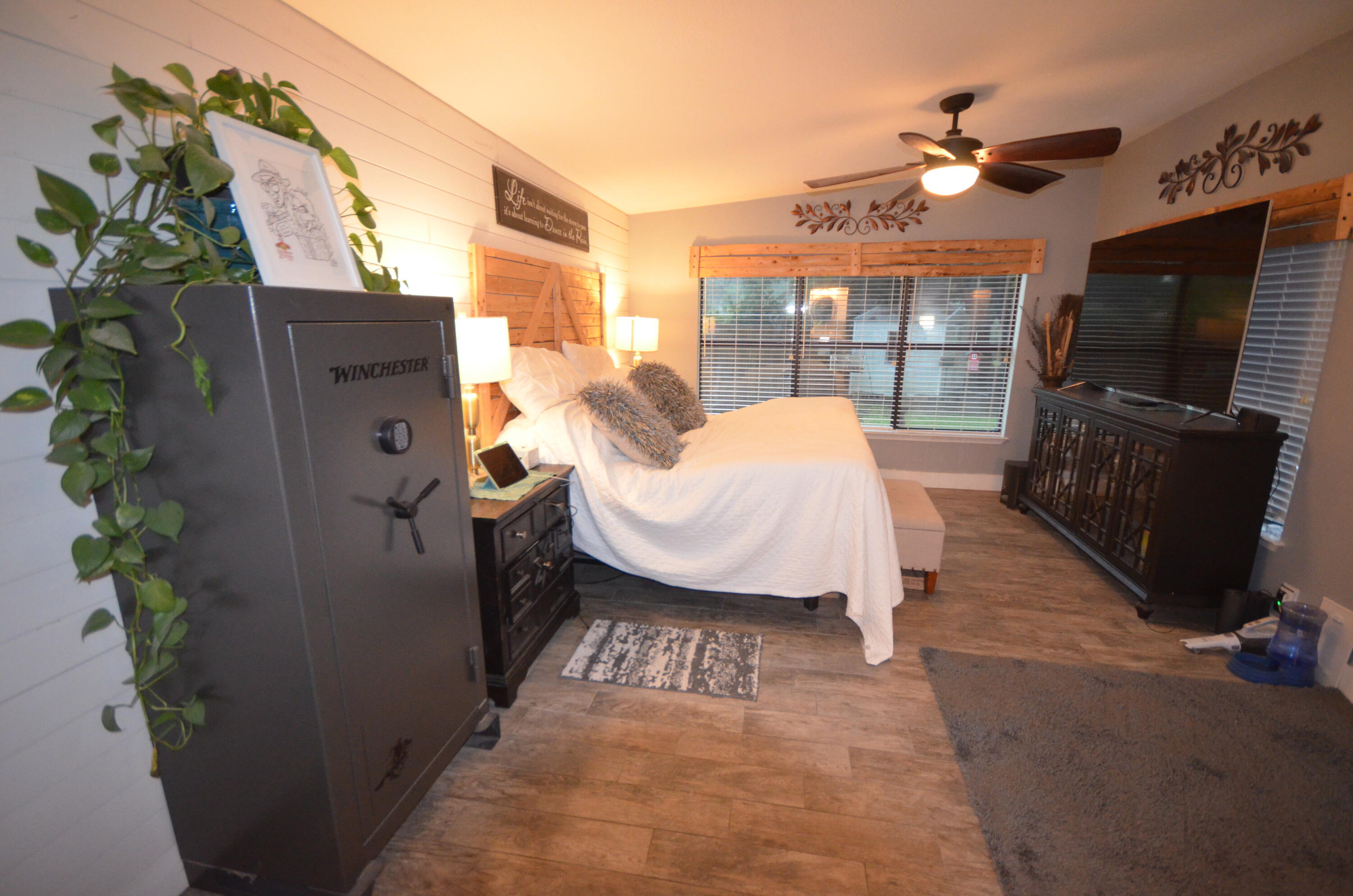 ELLIOTTS POINT 9TH ADDN - Residential