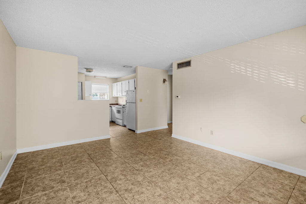 COLLEGE PARK CONDO - Residential