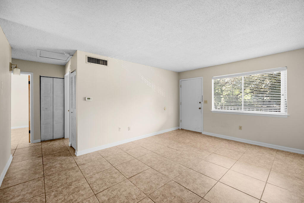 COLLEGE PARK CONDO - Residential