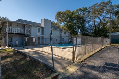 A home in Niceville