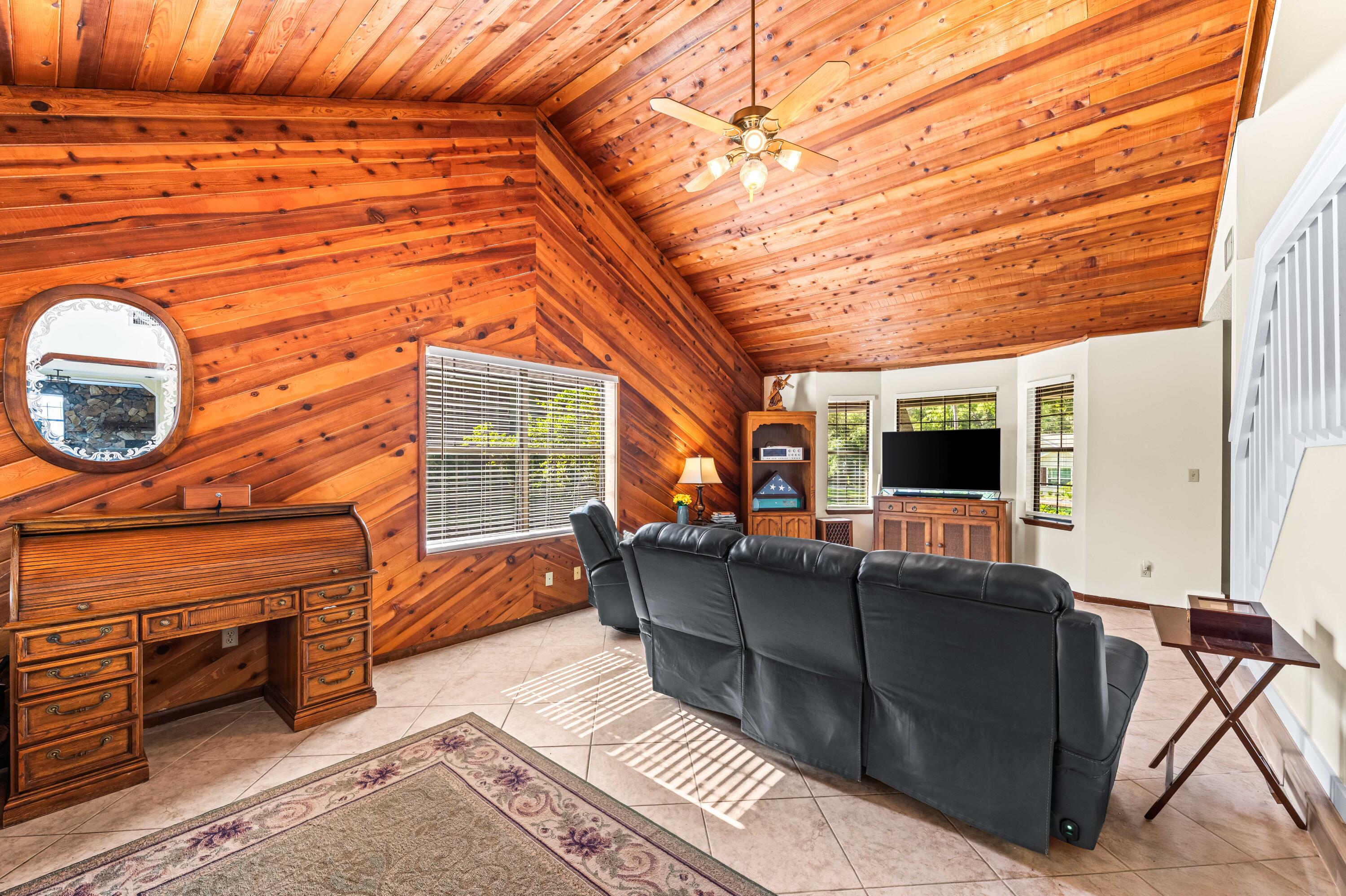 LAKE SHARON ESTATES - Residential
