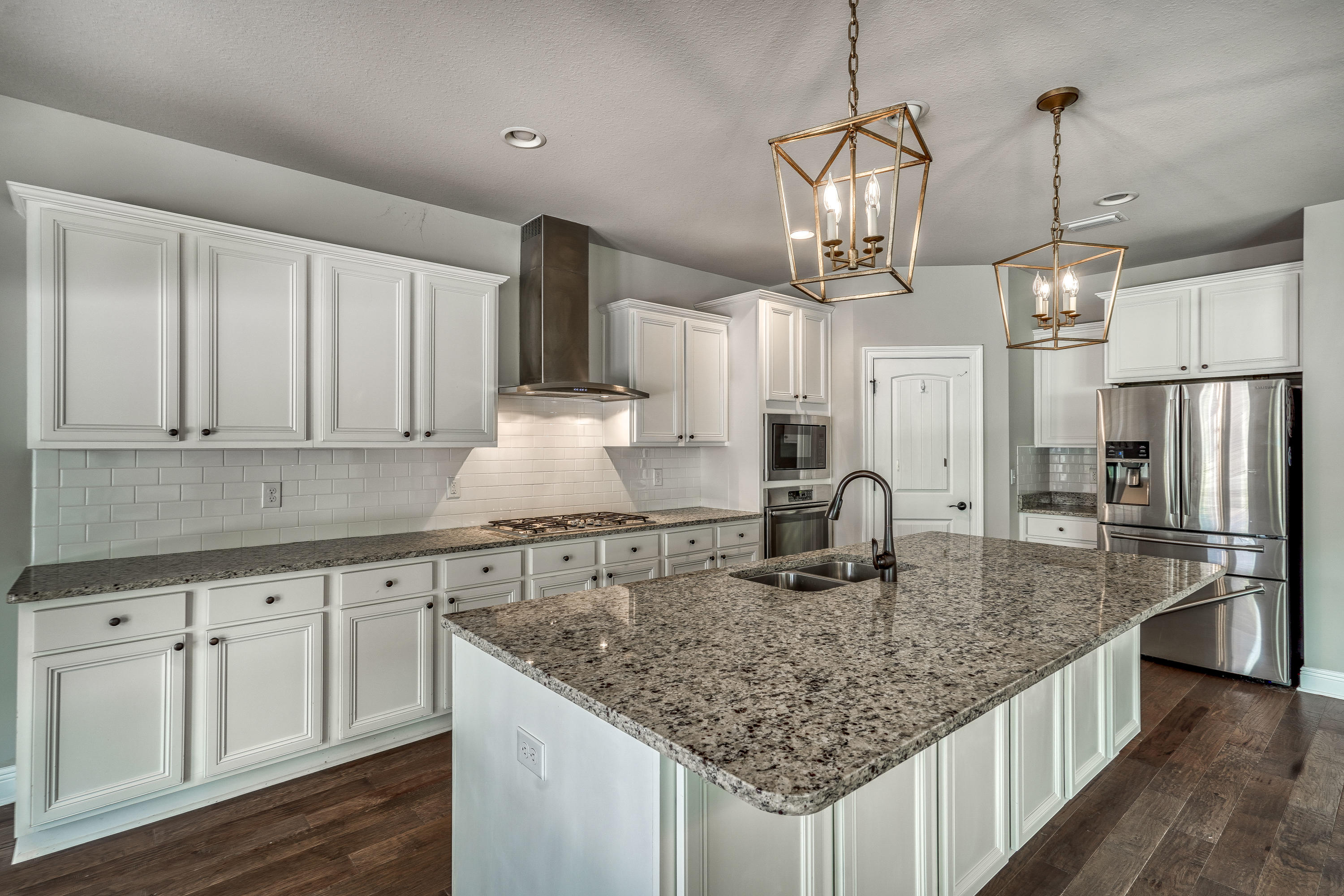 MUSSETT BAYOU MANOR - Residential