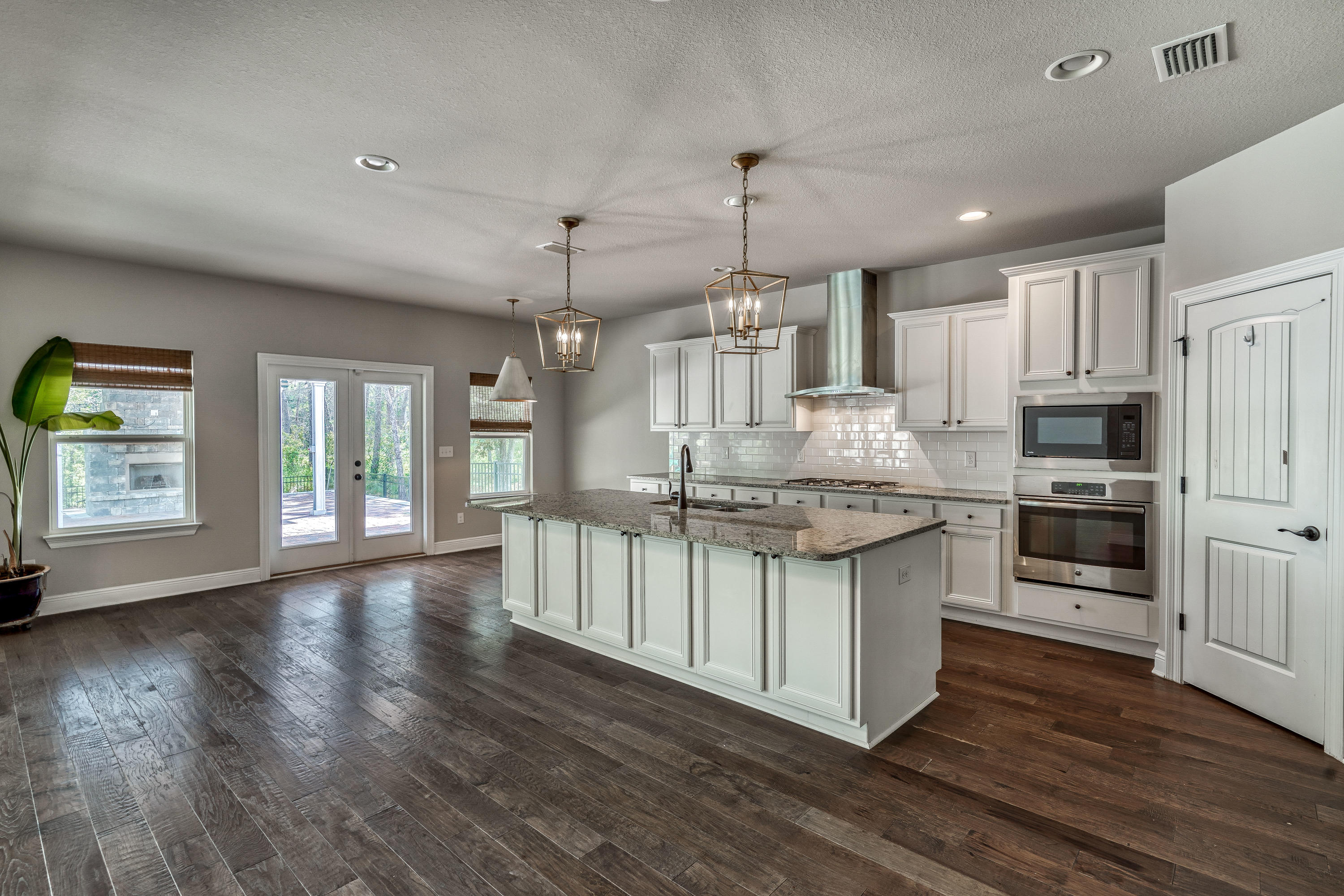 MUSSETT BAYOU MANOR - Residential