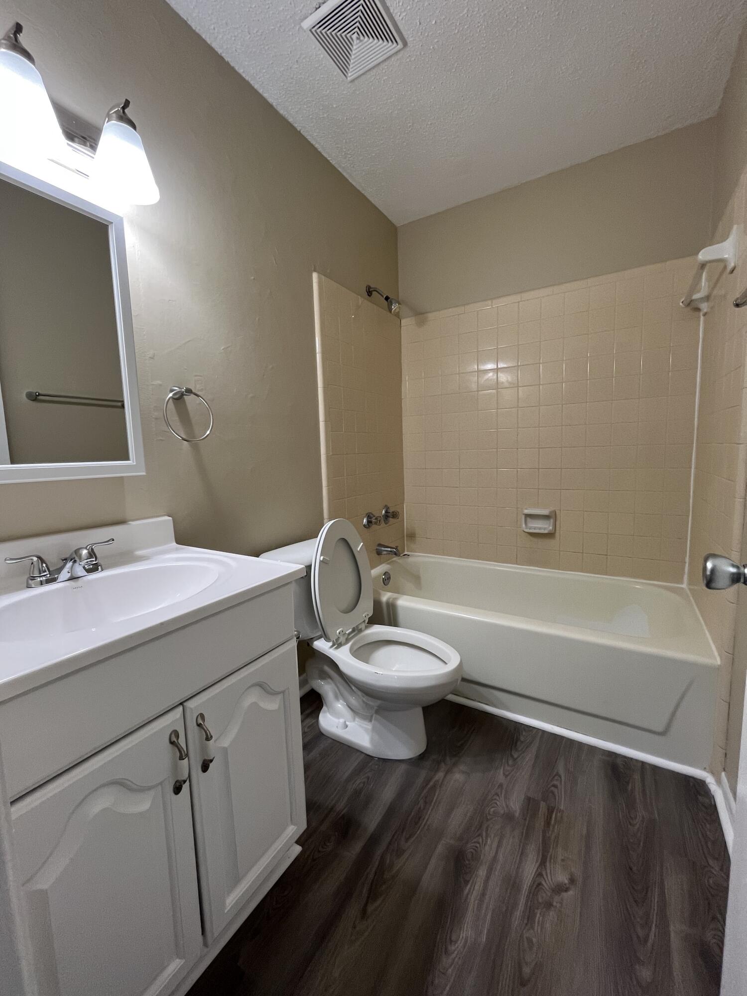 THE MASTERS APTS. - Residential Lease