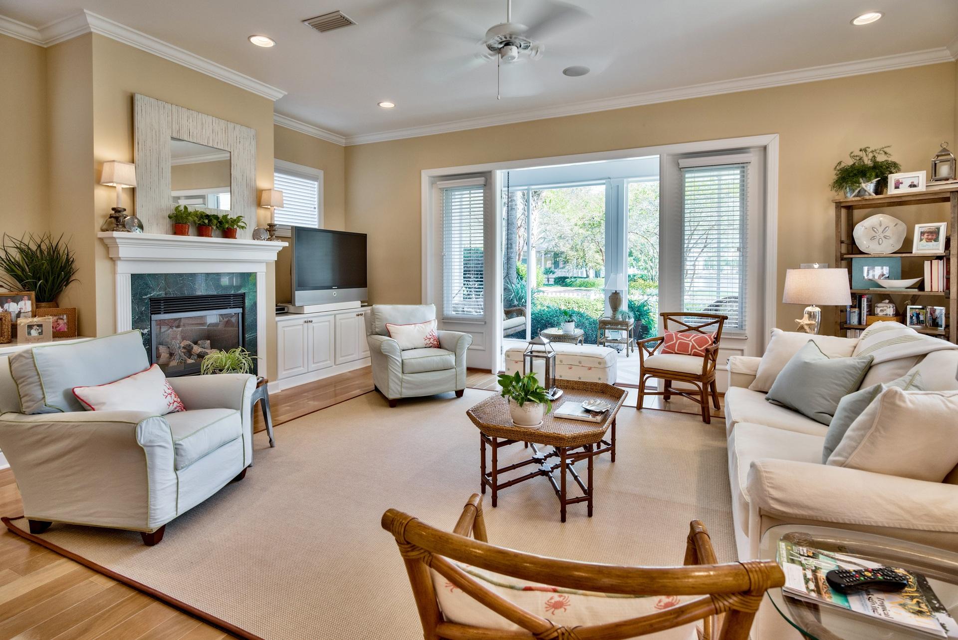 CRYSTAL LAKE - Residential