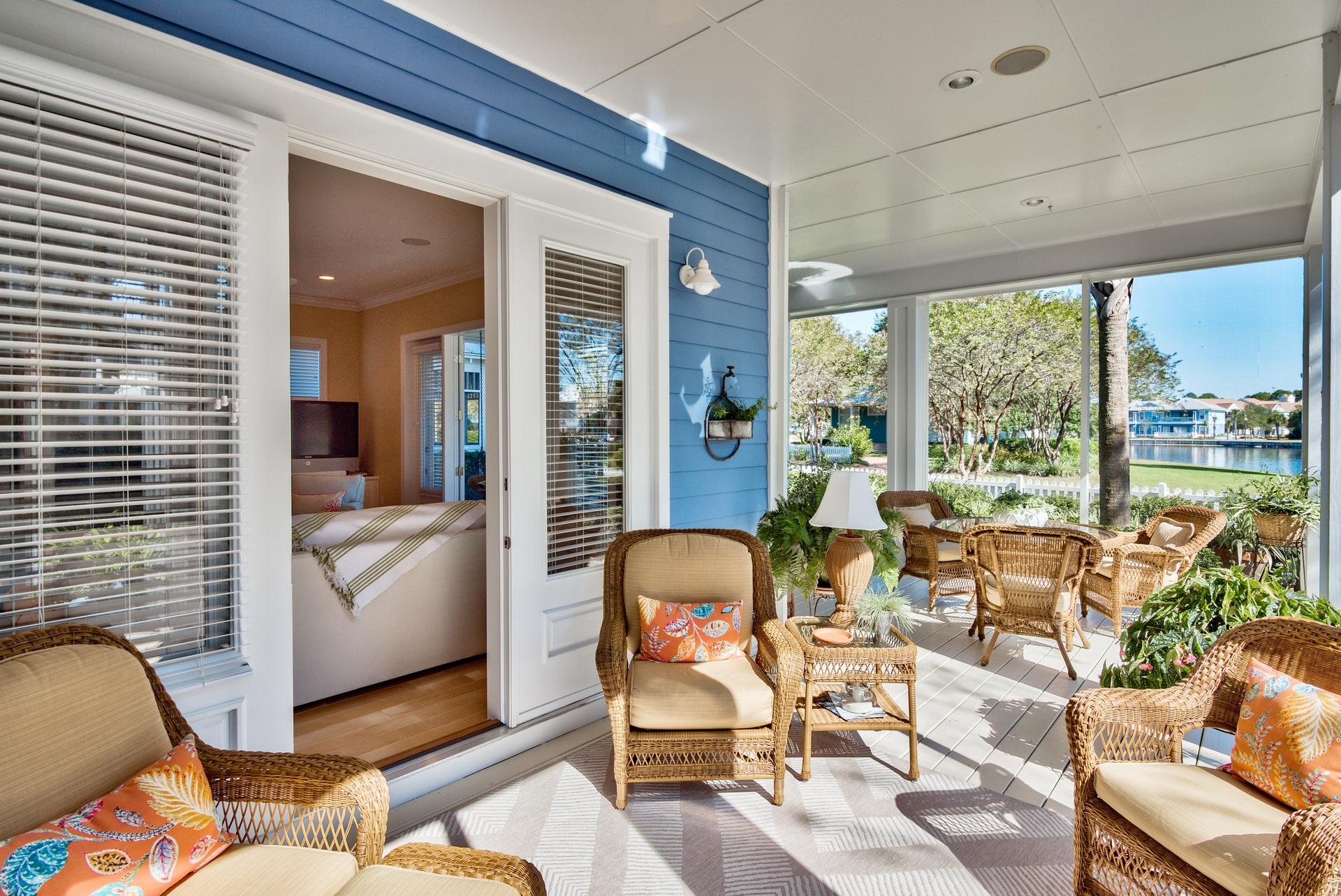 CRYSTAL LAKE - Residential