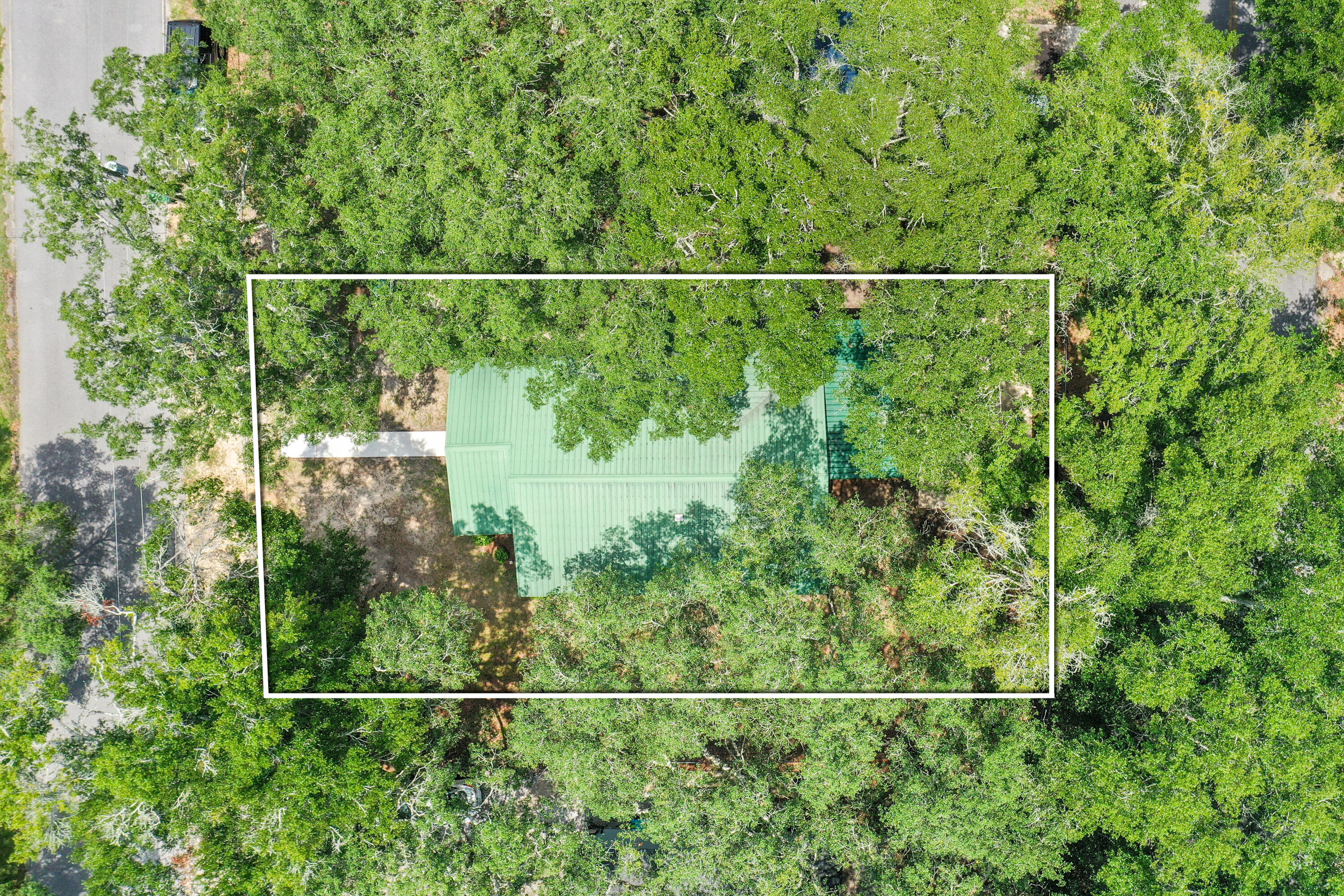 GREY MOSS POINT S/D LOT 6 BLK 2 - Residential