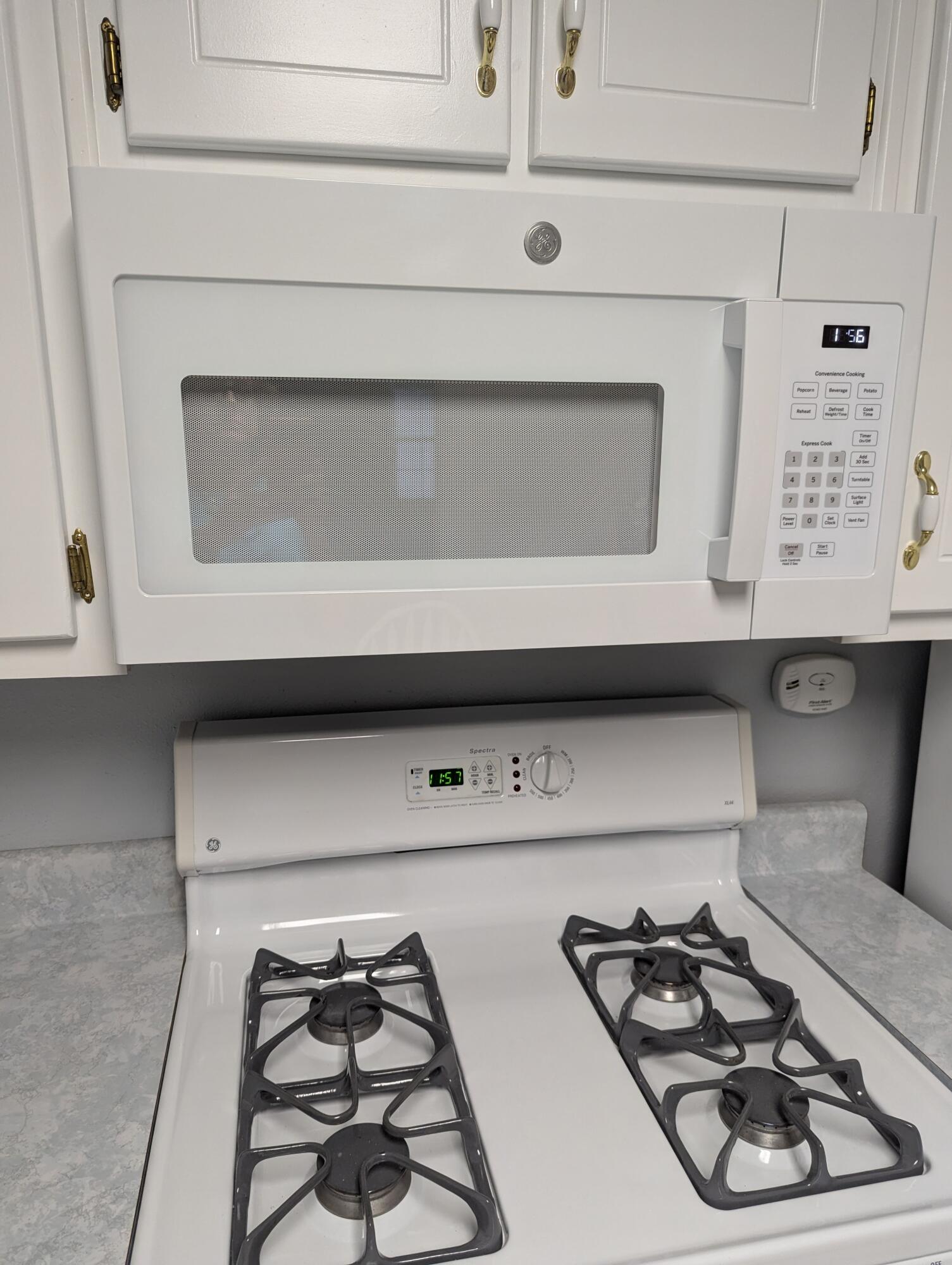 GREY MOSS POINT S/D LOT 6 BLK 2 - Residential