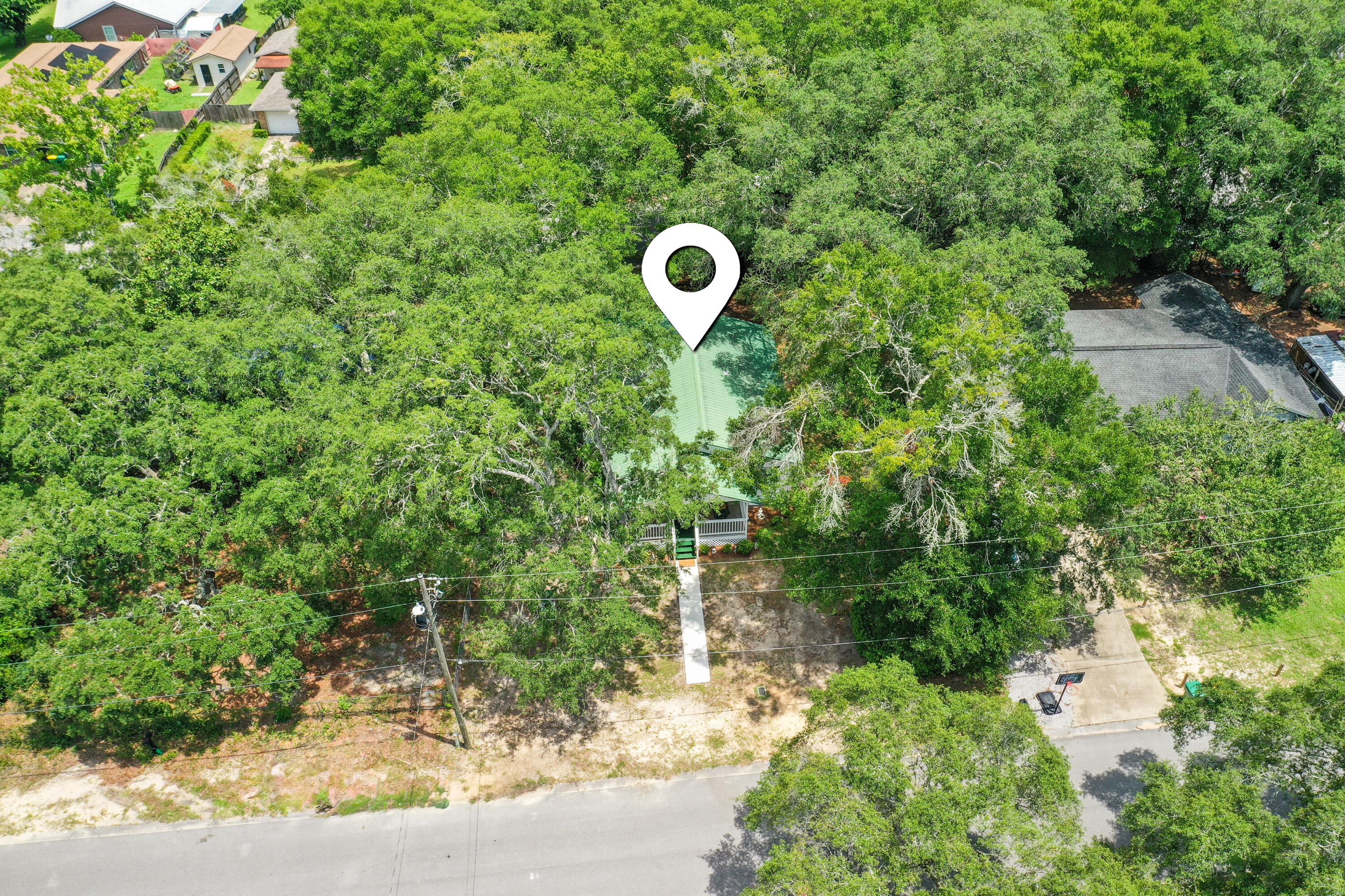 GREY MOSS POINT S/D LOT 6 BLK 2 - Residential