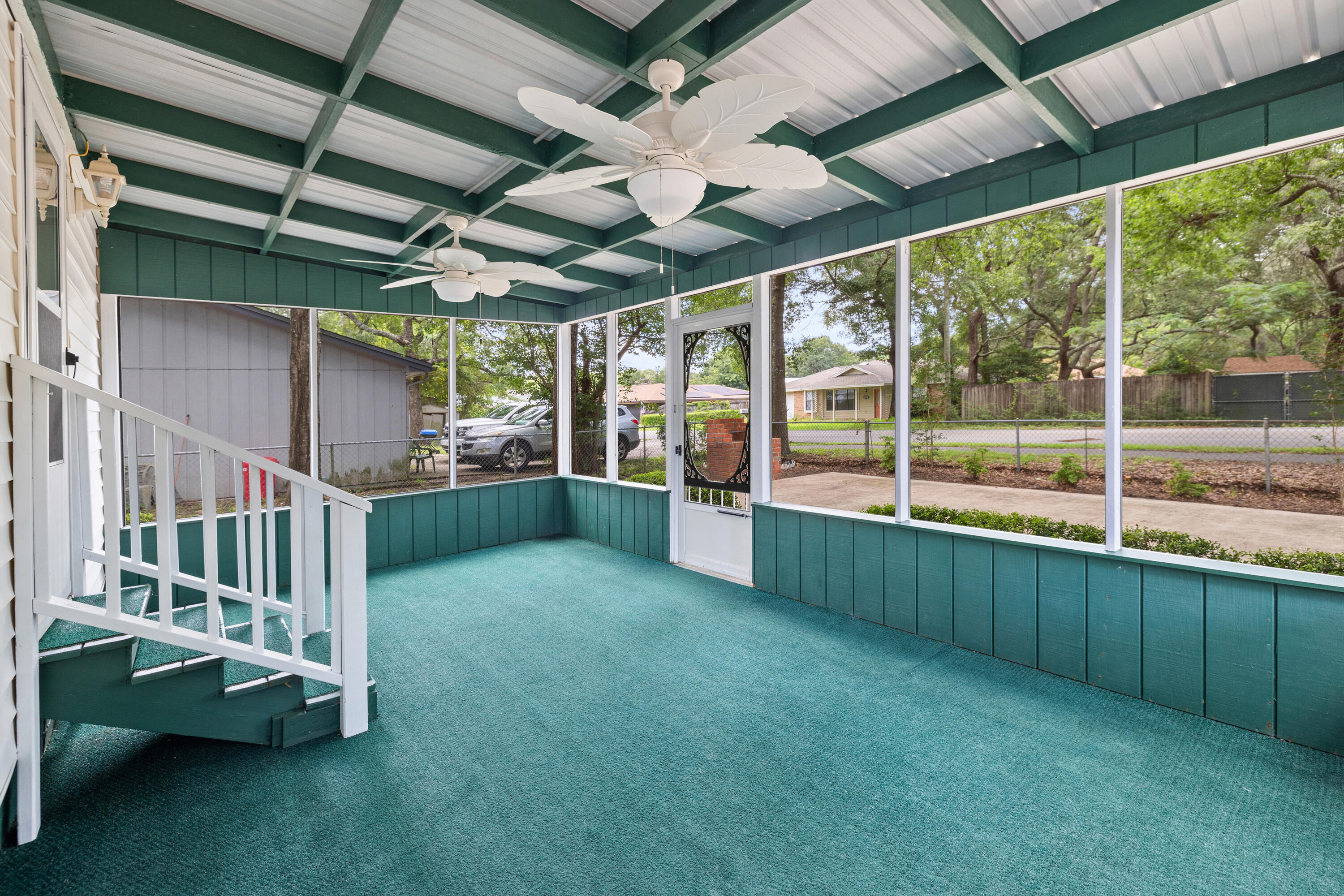 GREY MOSS POINT S/D LOT 6 BLK 2 - Residential