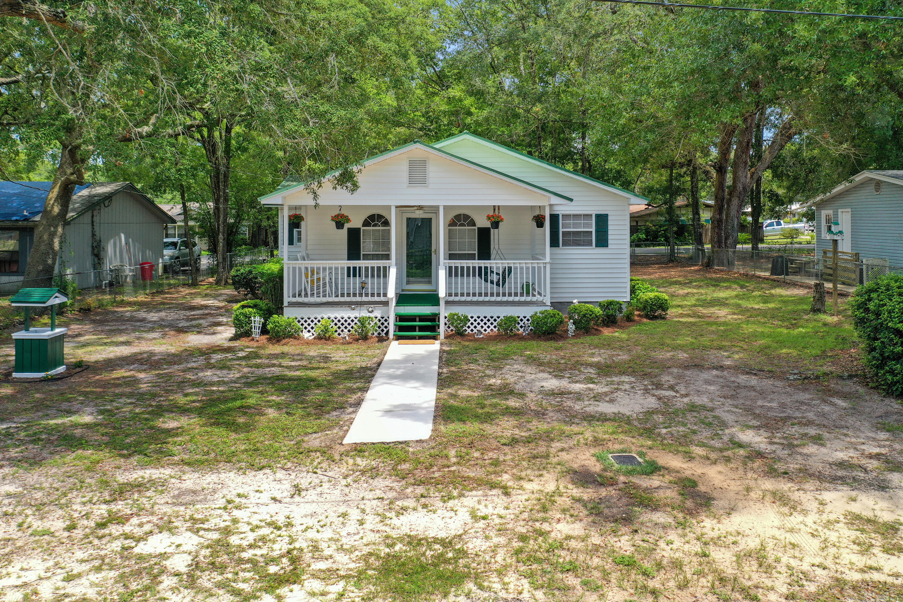 GREY MOSS POINT S/D LOT 6 BLK 2 - Residential