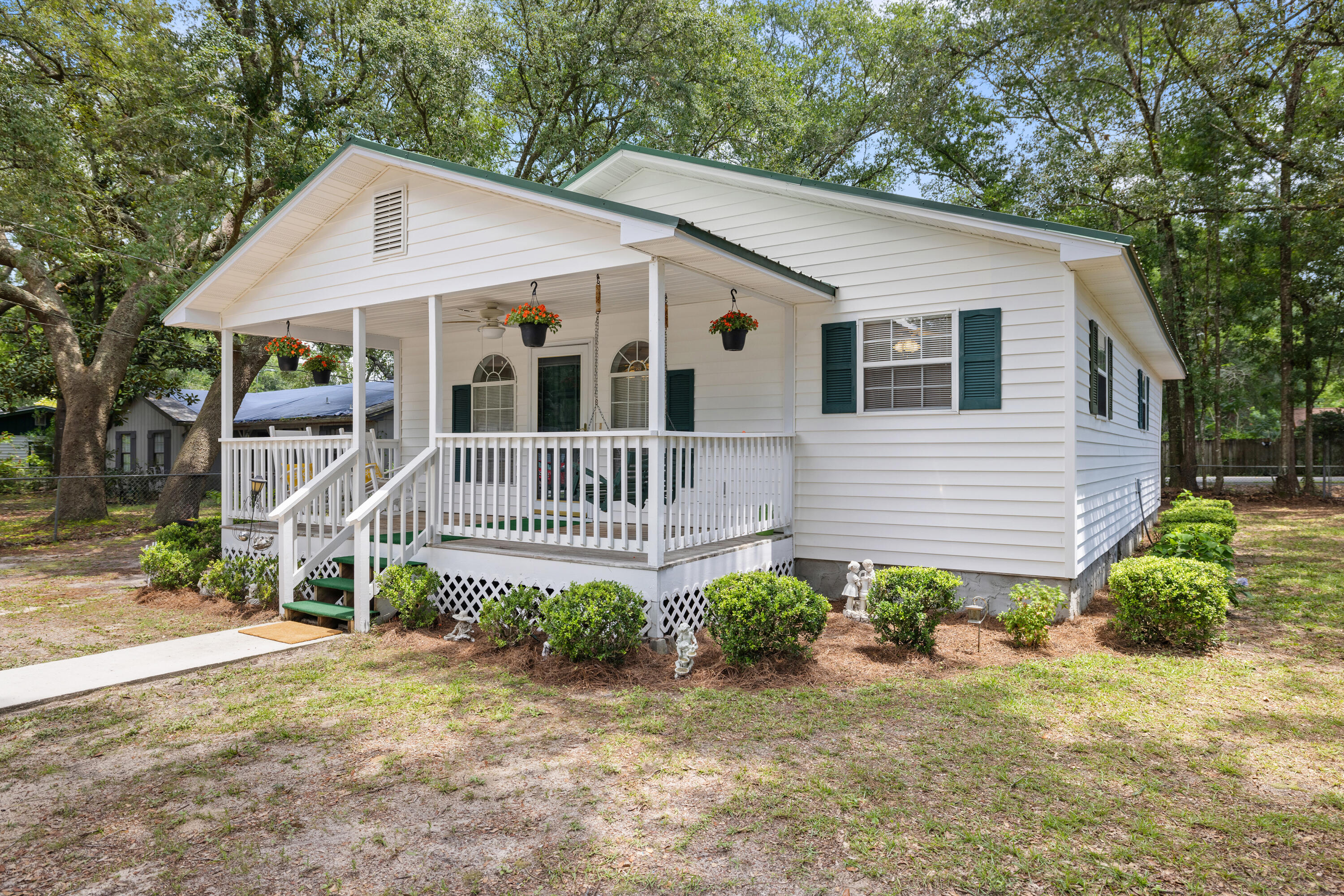 GREY MOSS POINT S/D LOT 6 BLK 2 - Residential