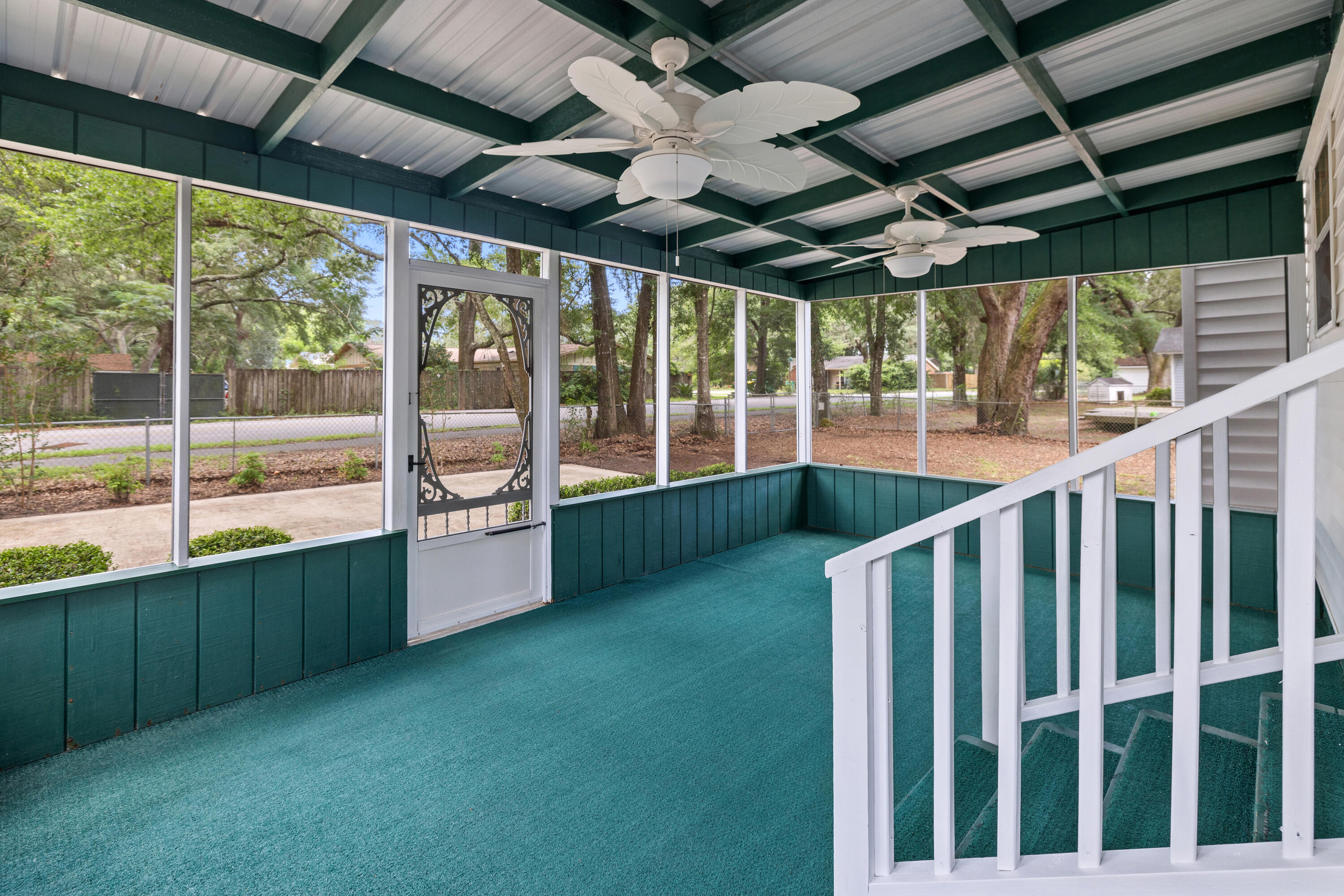 GREY MOSS POINT S/D LOT 6 BLK 2 - Residential