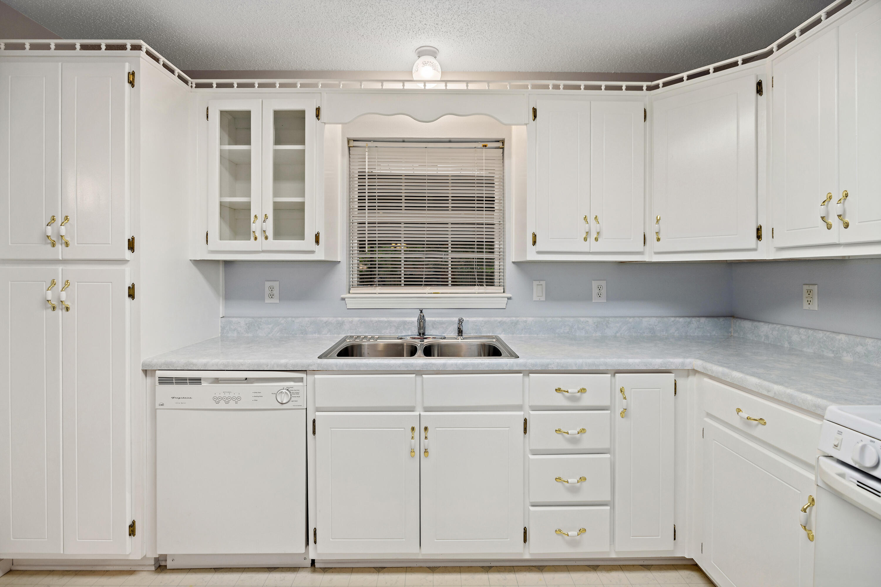 GREY MOSS POINT S/D LOT 6 BLK 2 - Residential