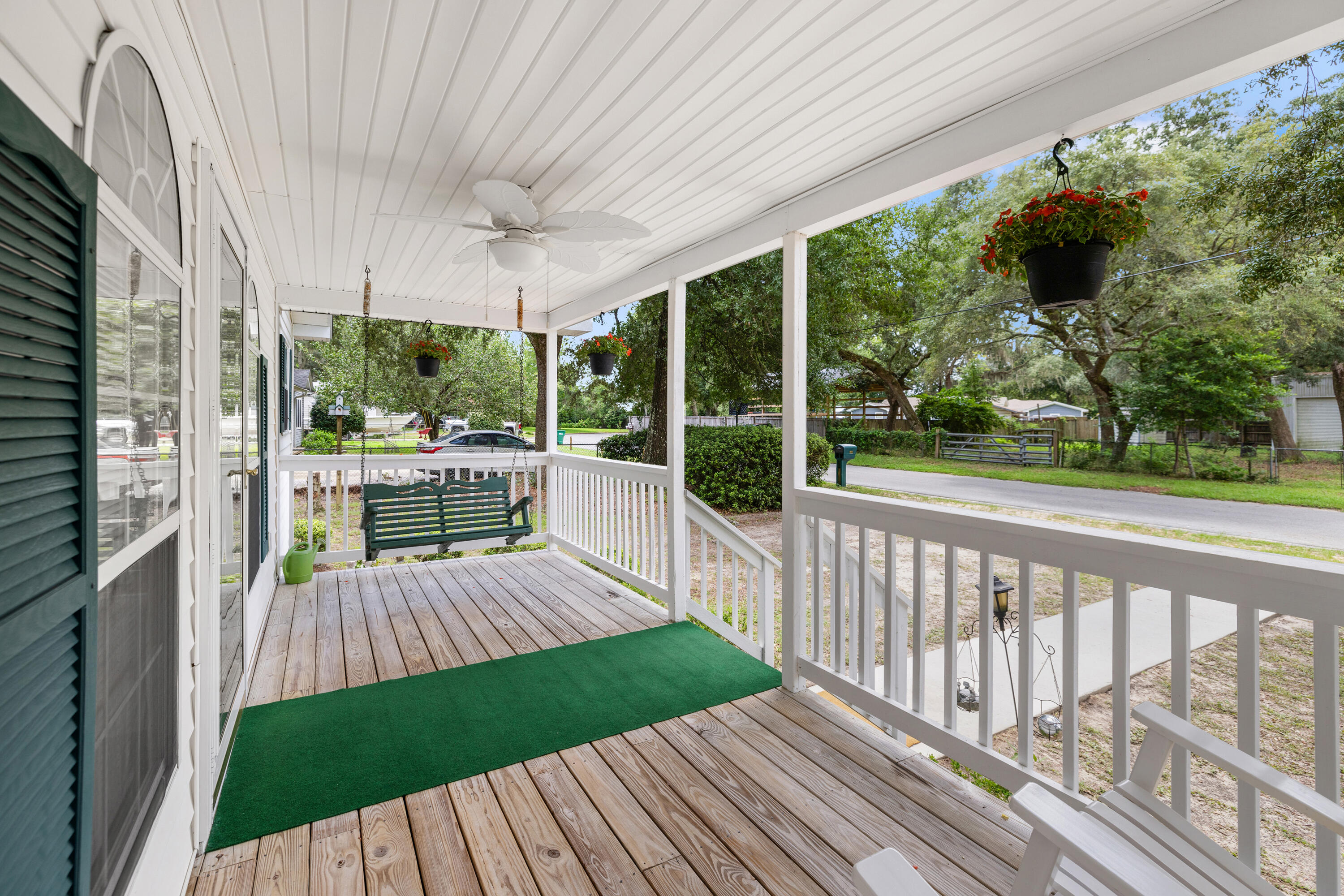 GREY MOSS POINT S/D LOT 6 BLK 2 - Residential