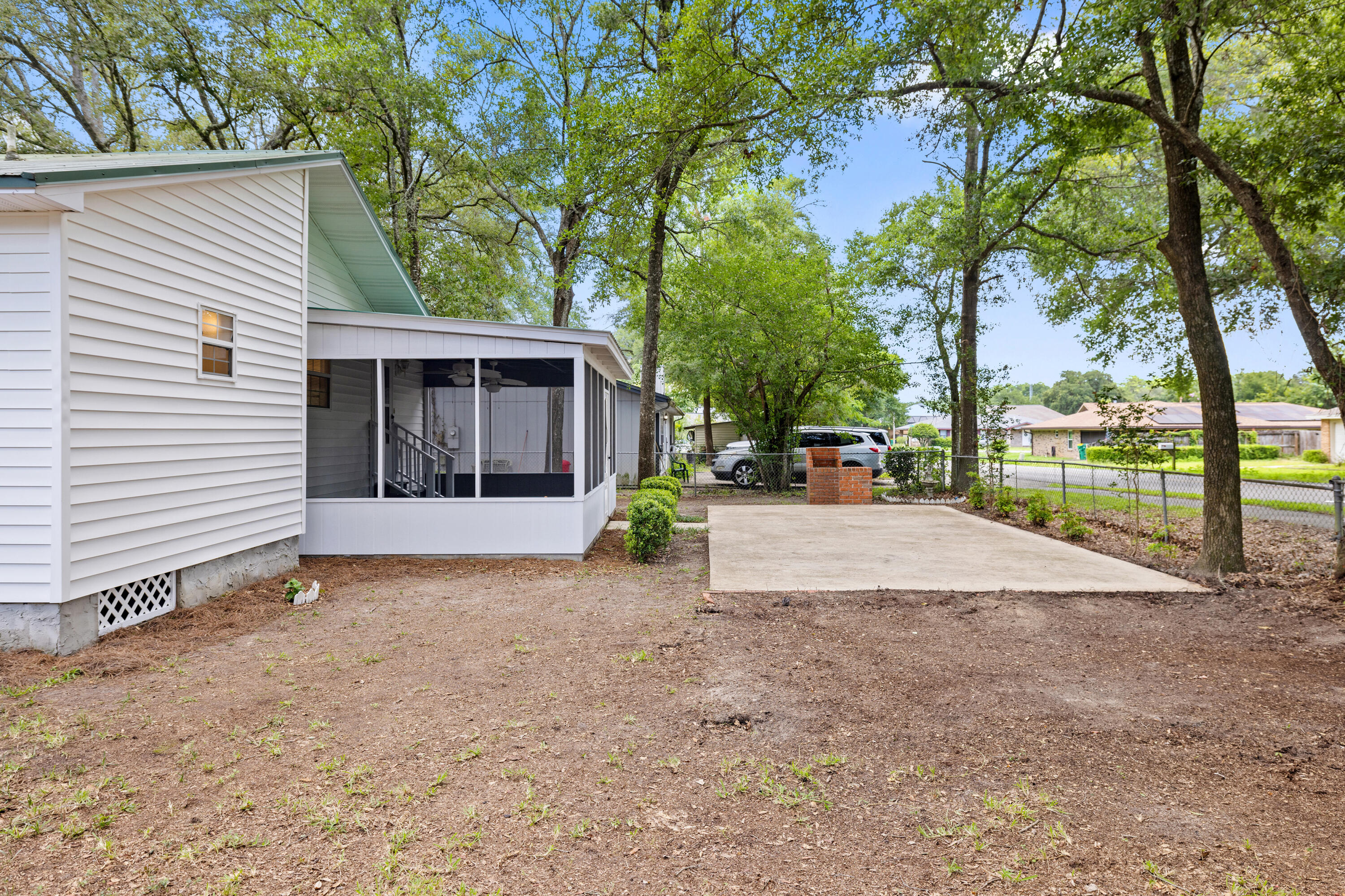 GREY MOSS POINT S/D LOT 6 BLK 2 - Residential