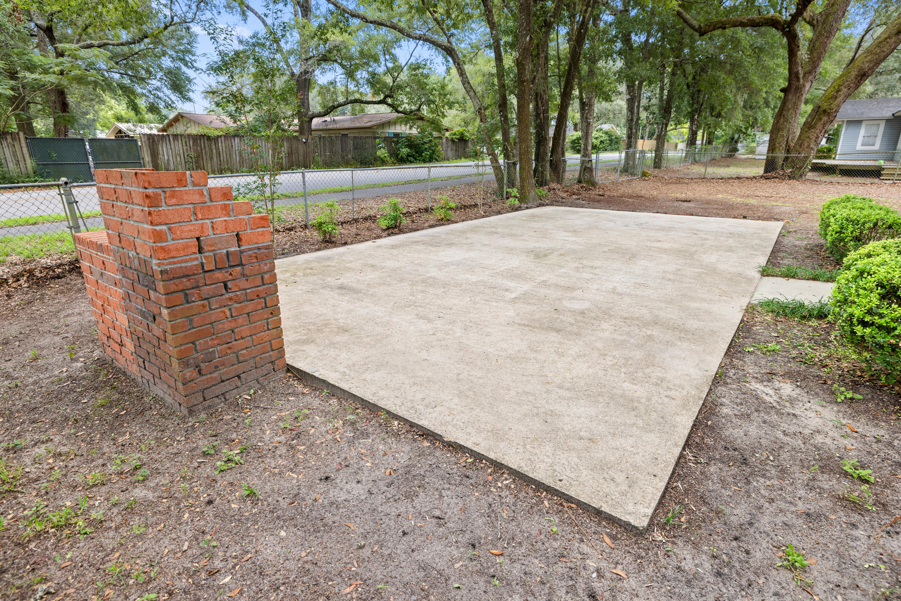 GREY MOSS POINT S/D LOT 6 BLK 2 - Residential