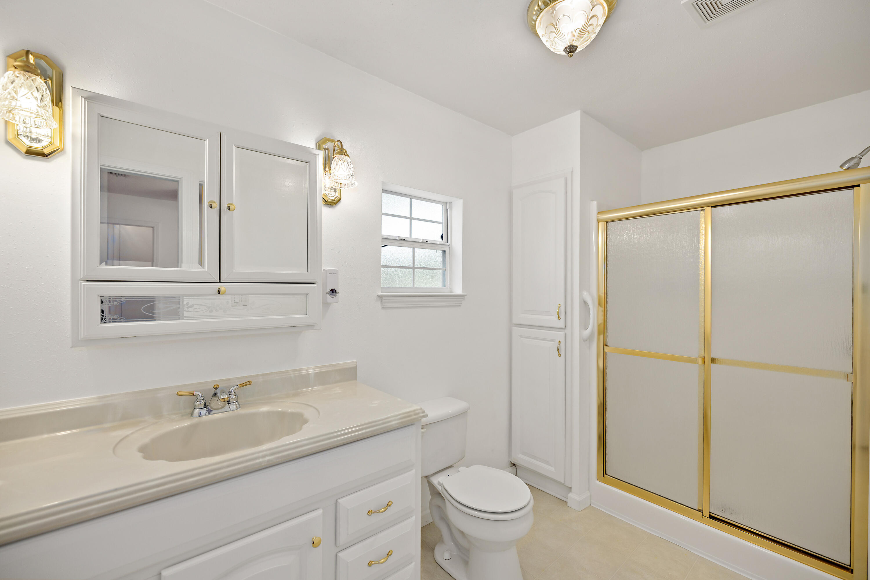 GREY MOSS POINT S/D LOT 6 BLK 2 - Residential