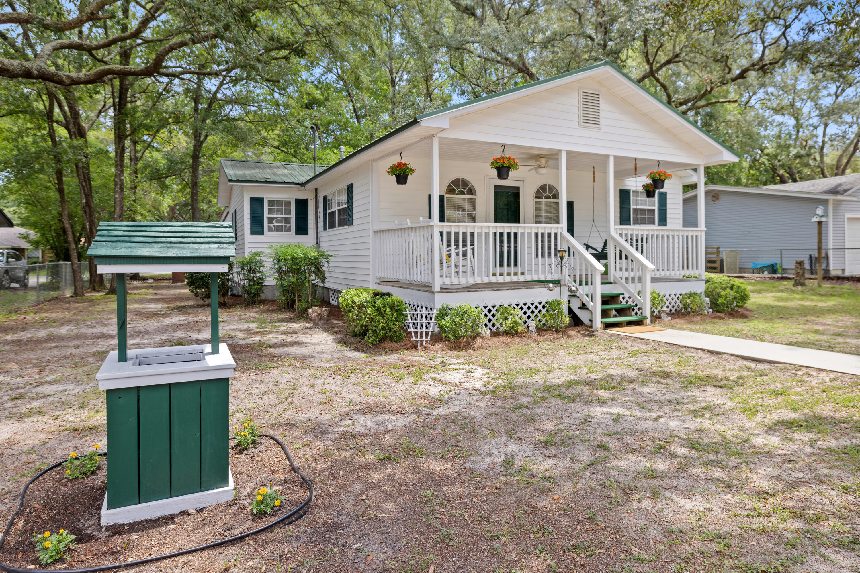 GREY MOSS POINT S/D LOT 6 BLK 2 - Residential