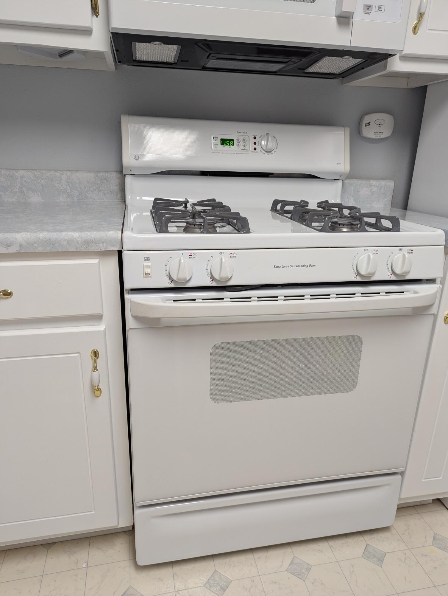 GREY MOSS POINT S/D LOT 6 BLK 2 - Residential