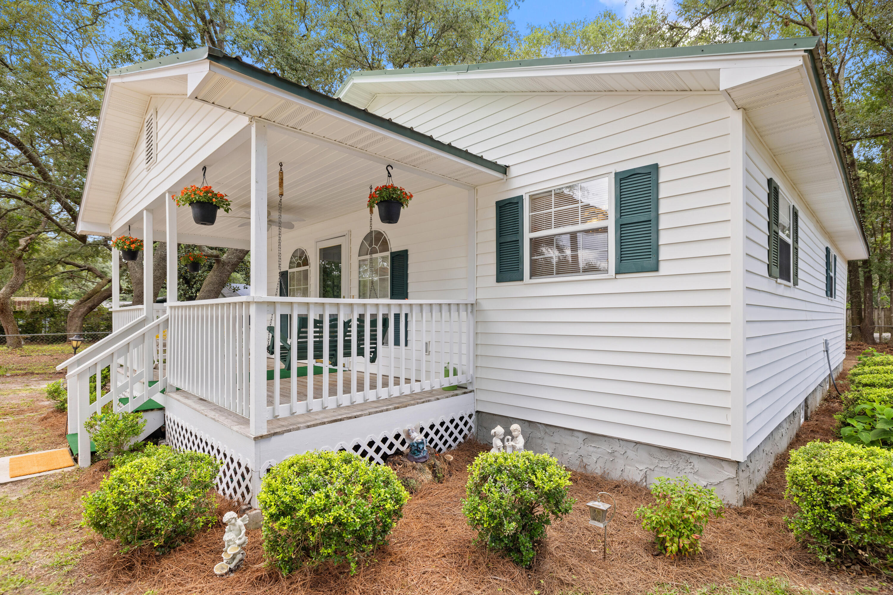 GREY MOSS POINT S/D LOT 6 BLK 2 - Residential