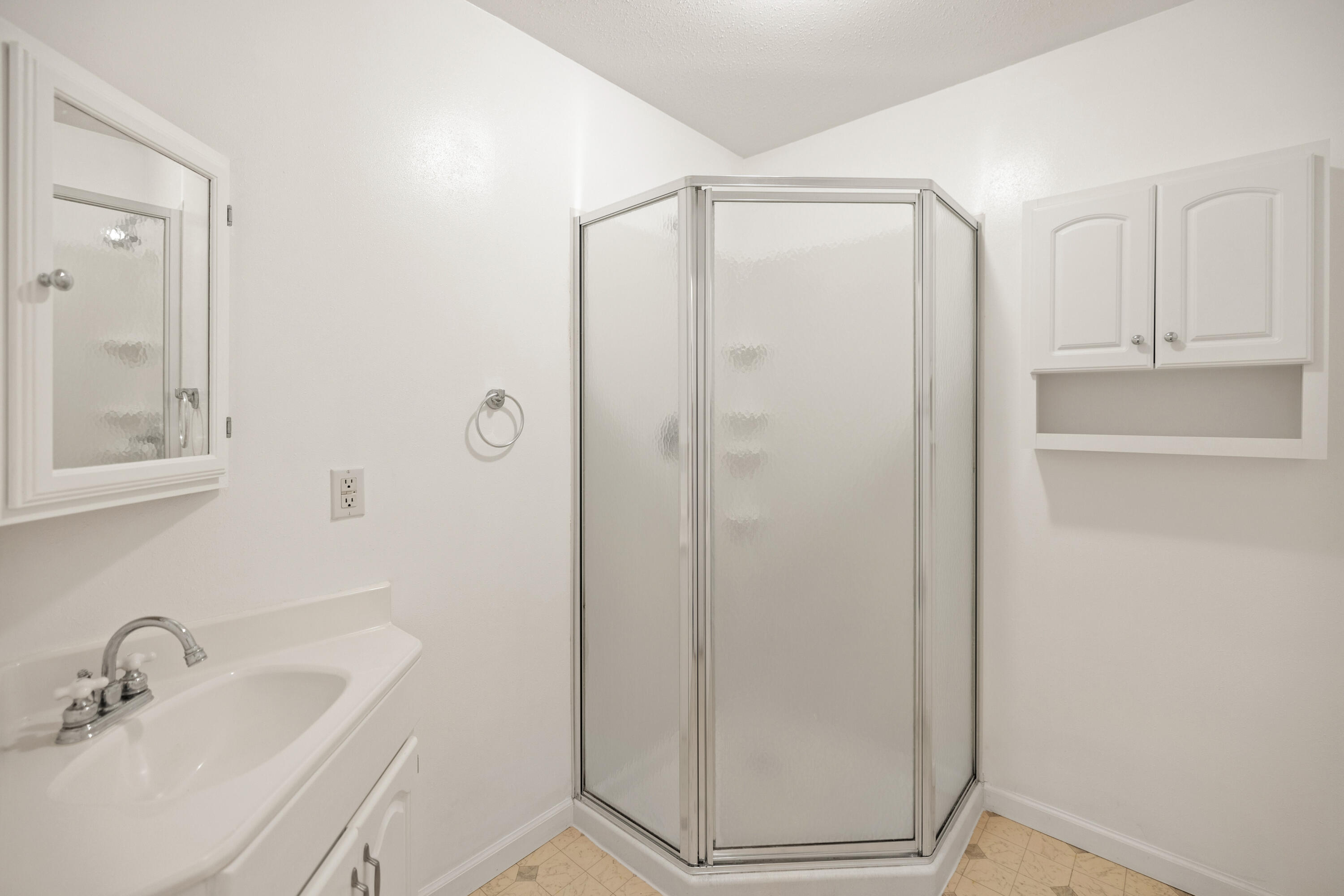 GREY MOSS POINT S/D LOT 6 BLK 2 - Residential