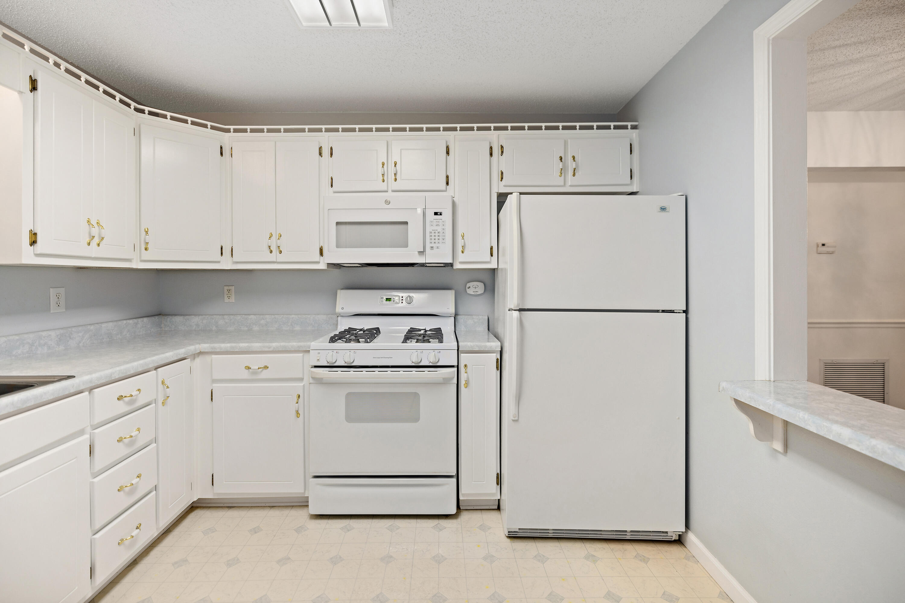 GREY MOSS POINT S/D LOT 6 BLK 2 - Residential