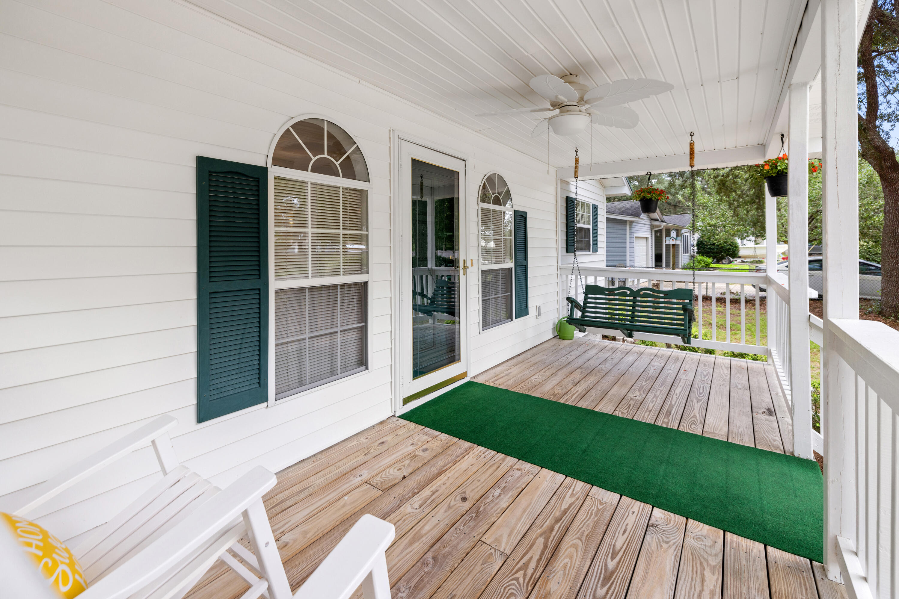 GREY MOSS POINT S/D LOT 6 BLK 2 - Residential