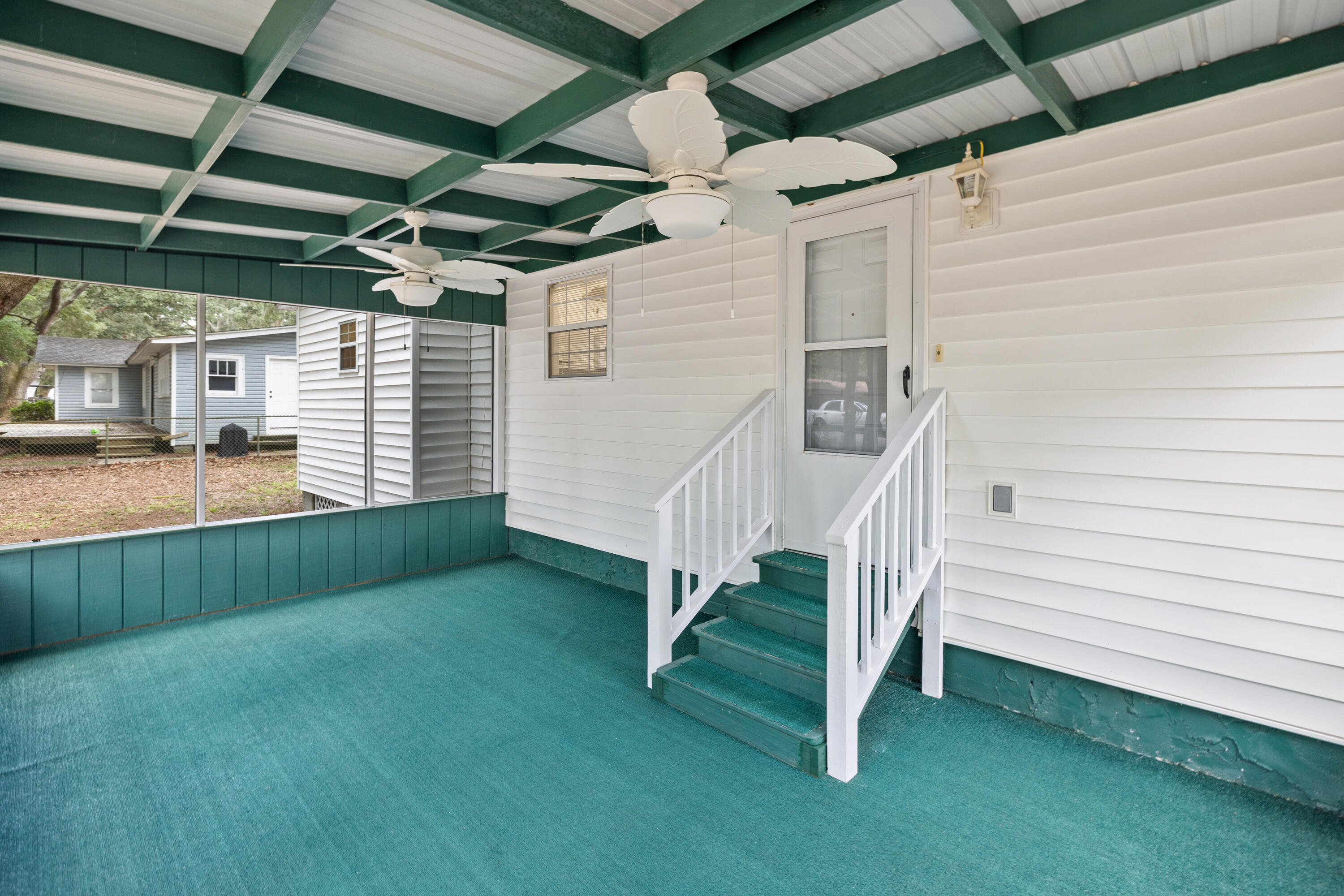 GREY MOSS POINT S/D LOT 6 BLK 2 - Residential