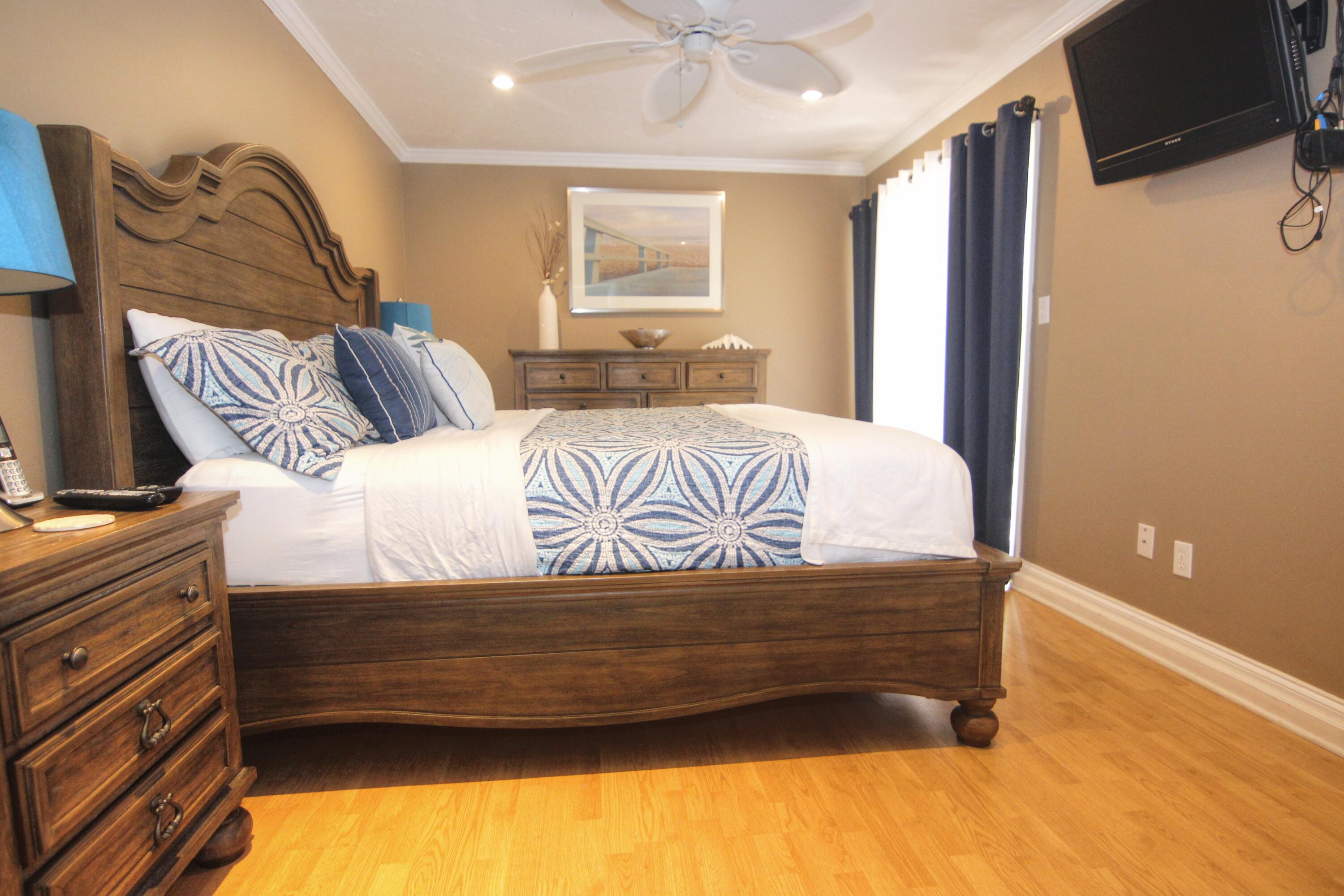 TRADEWINDS CONDOS - Residential
