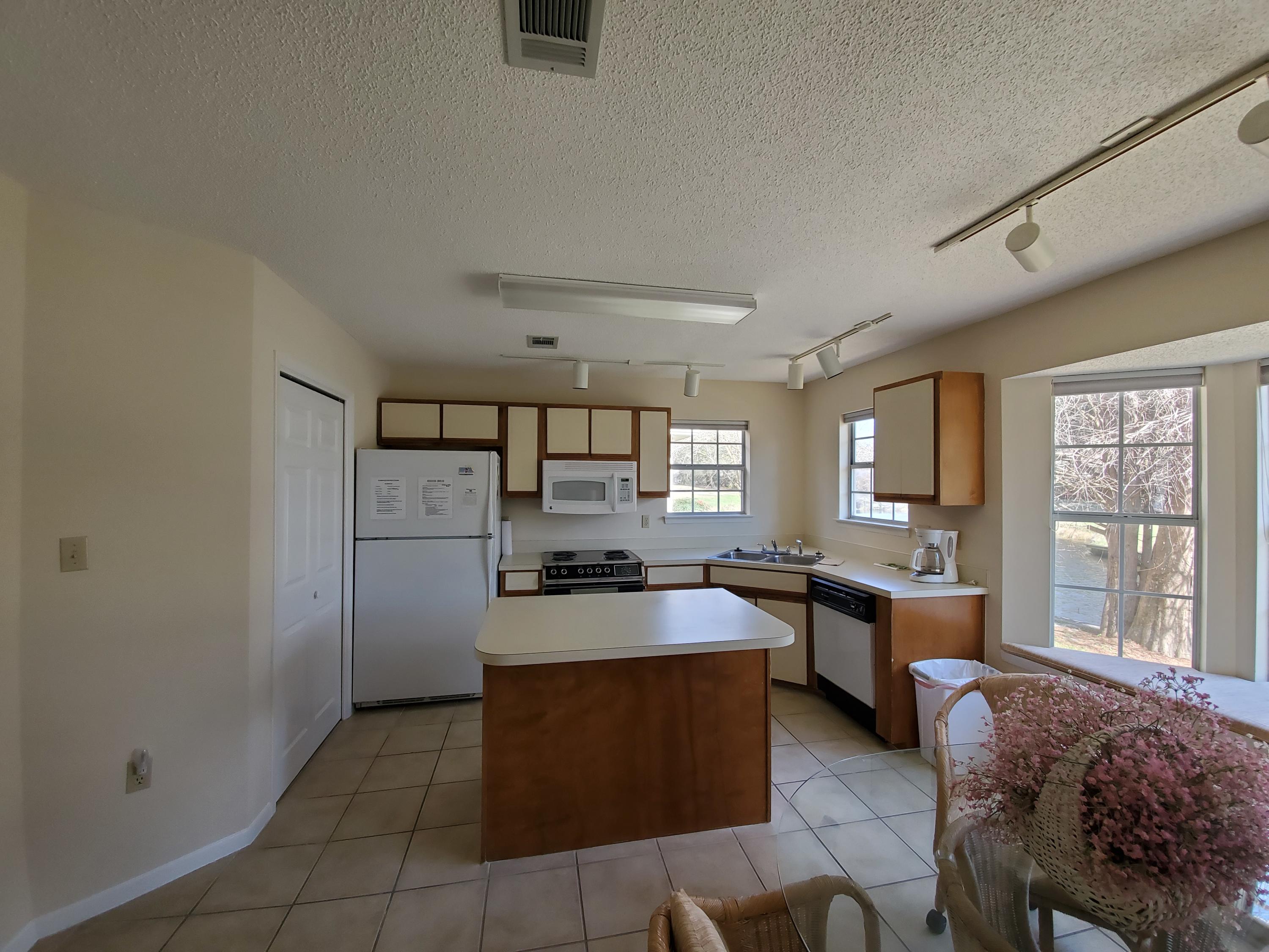 FAIRWAY LAKES - Residential