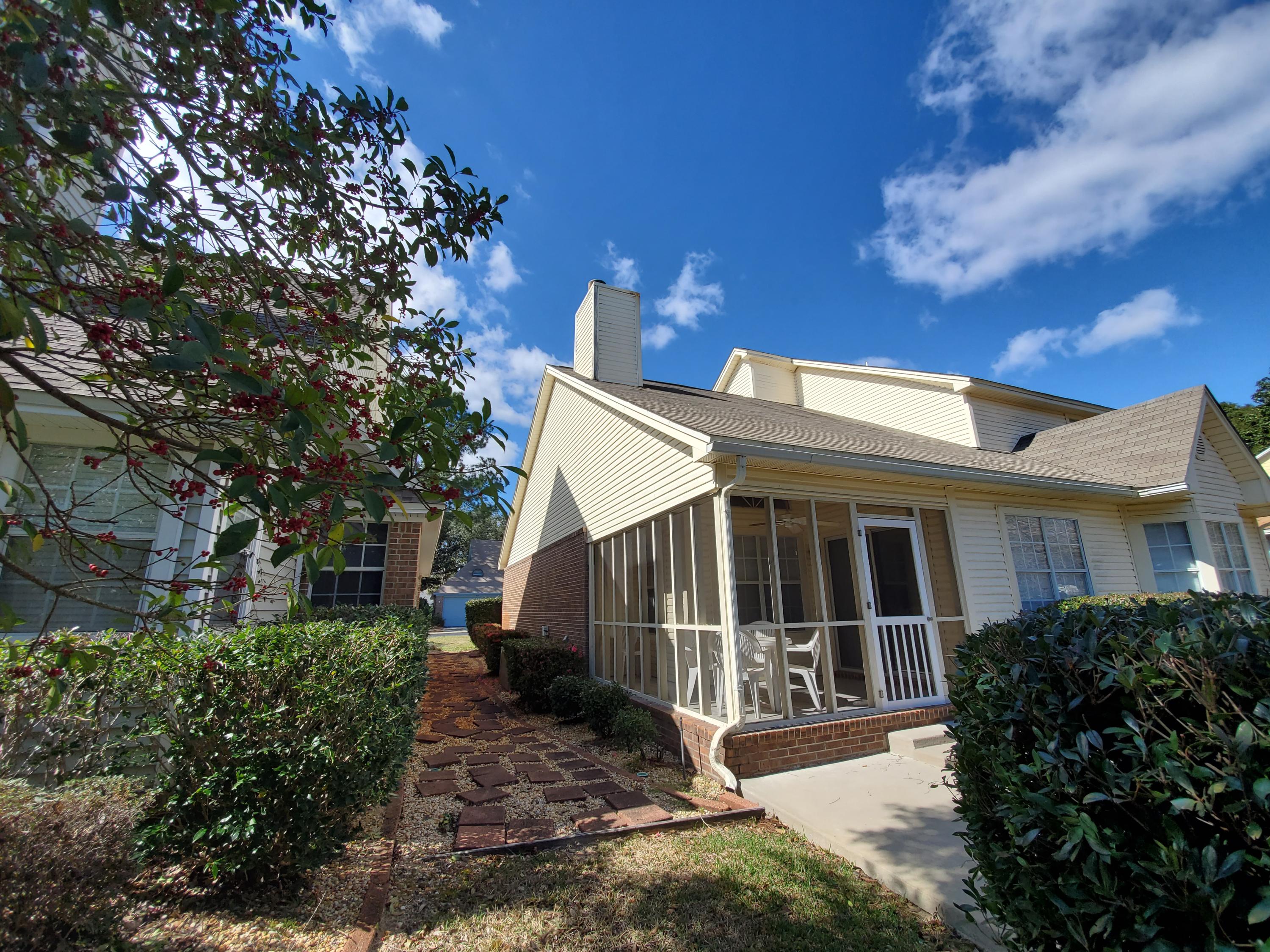 FAIRWAY LAKES - Residential