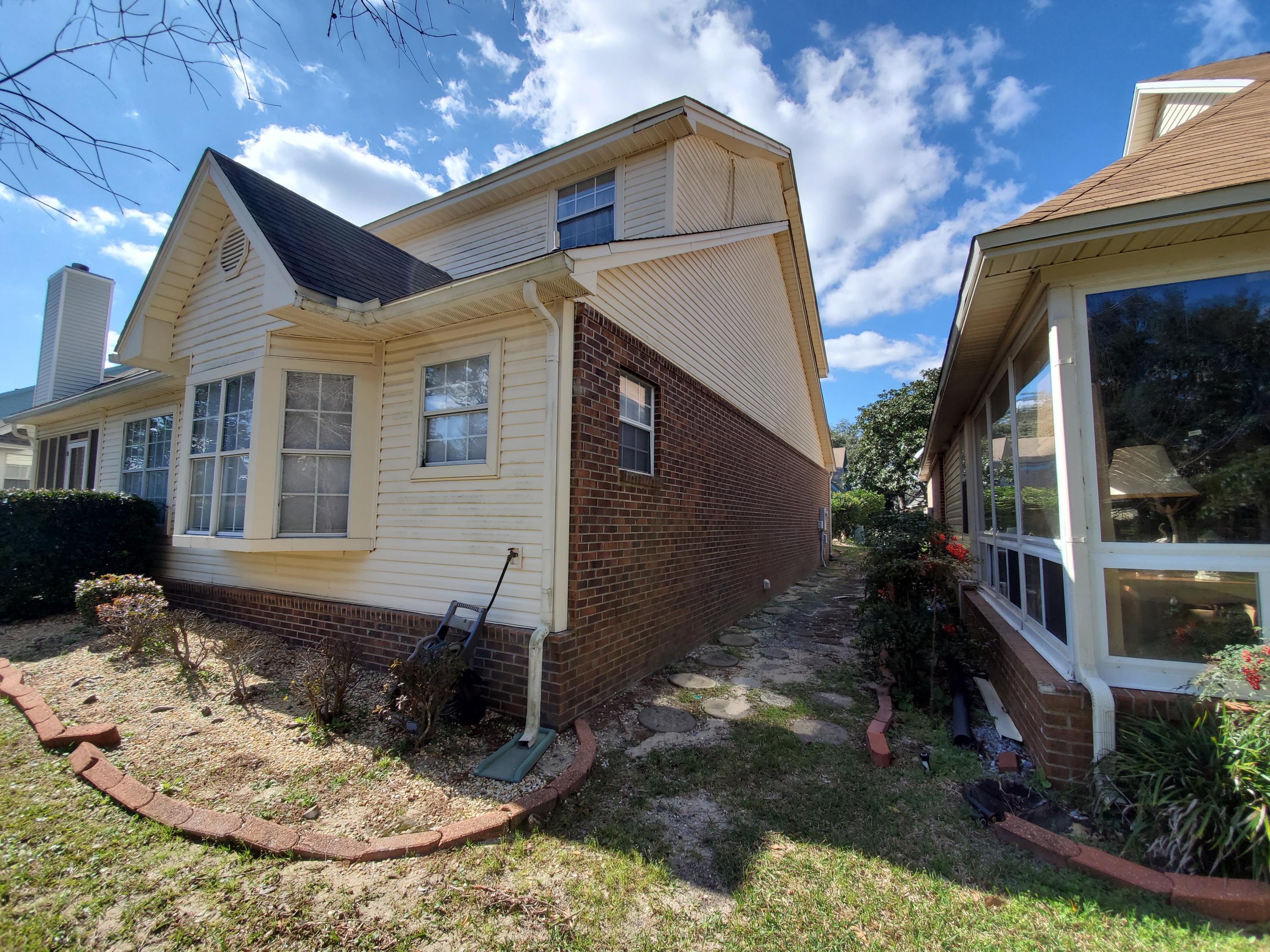 FAIRWAY LAKES - Residential