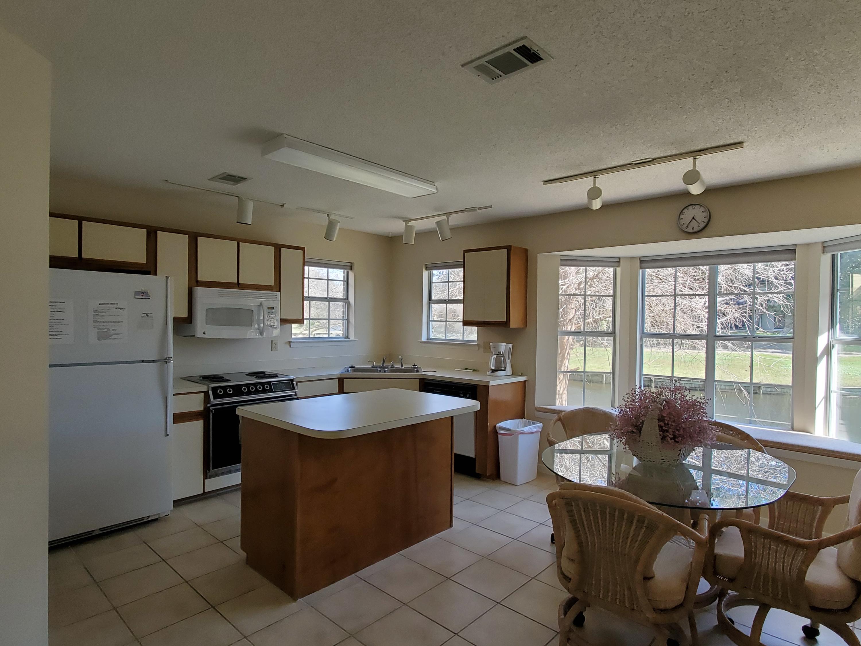 FAIRWAY LAKES - Residential