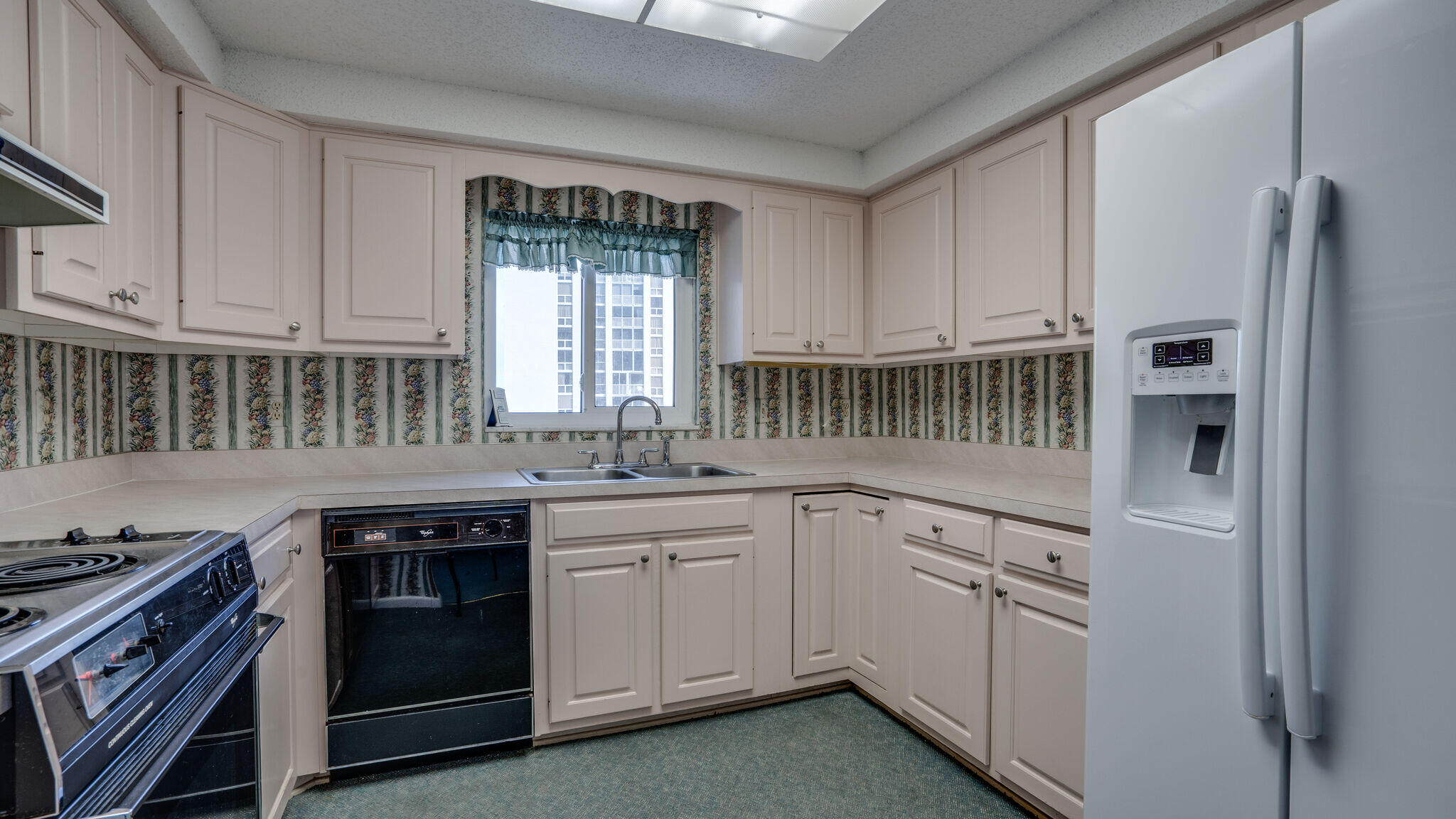 SHORELINE TOWERS 3 - Residential