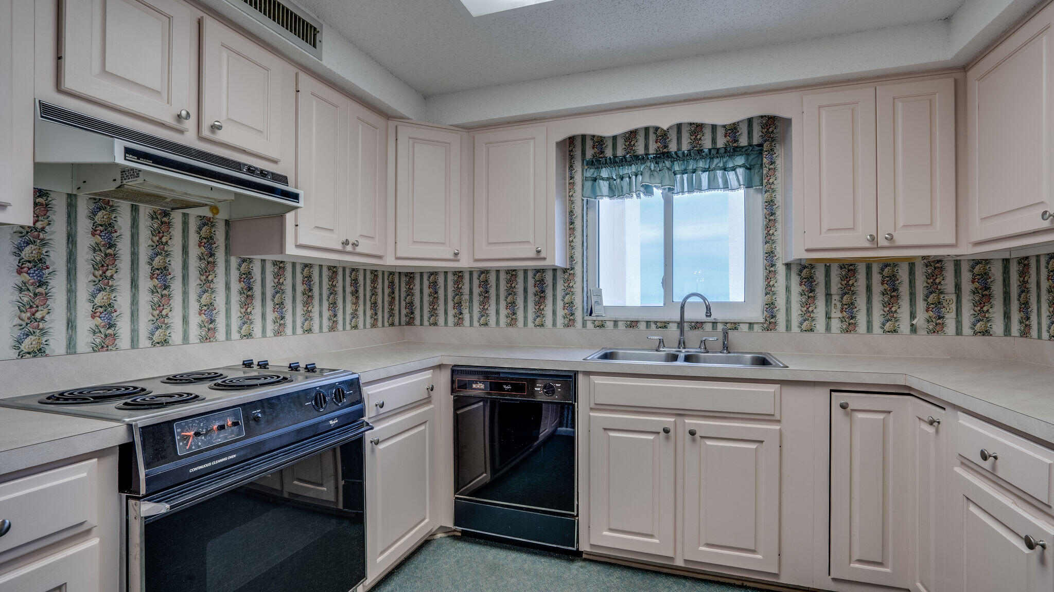 SHORELINE TOWERS 3 - Residential