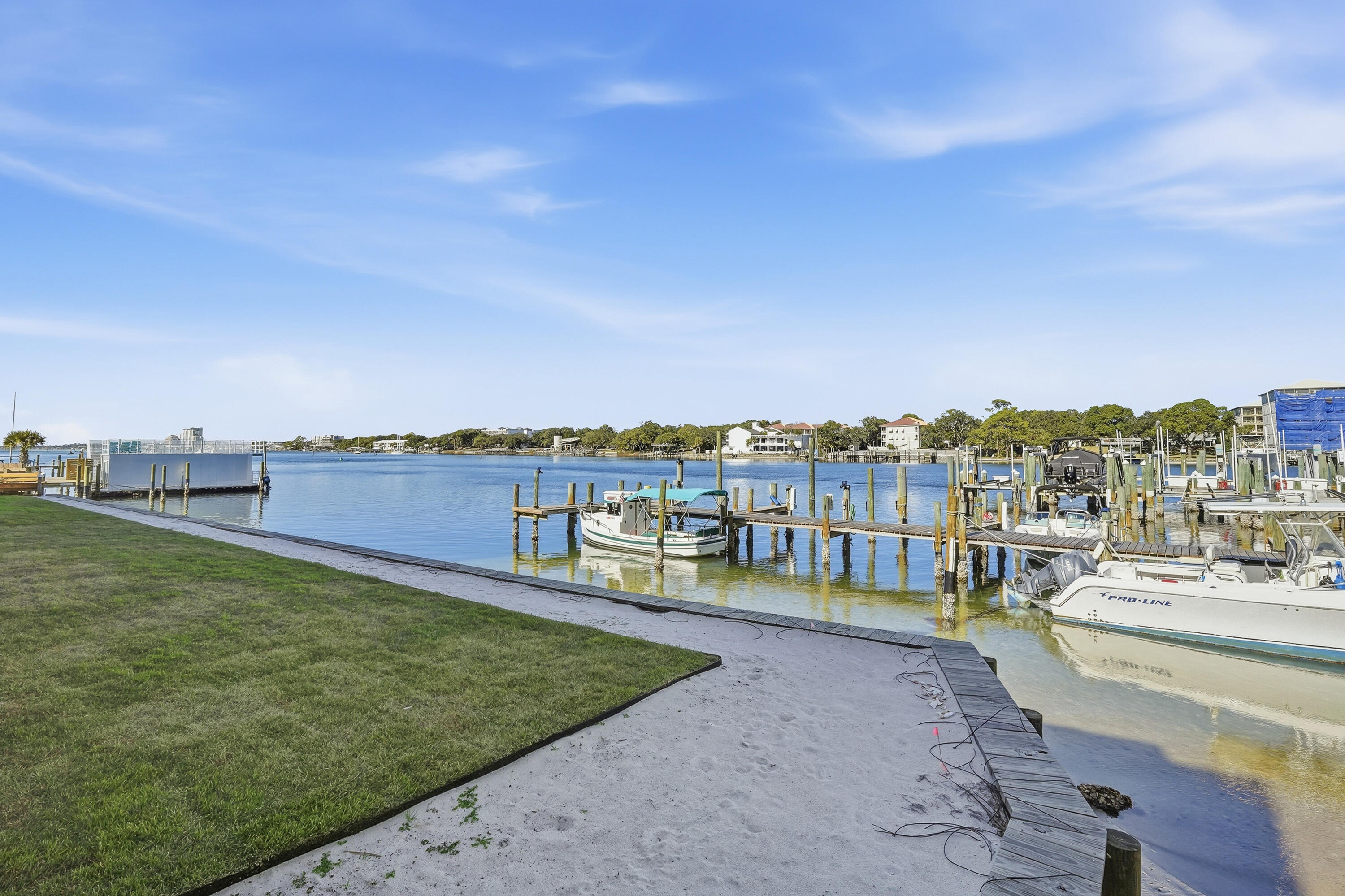 COMMODORES LANDING - Residential