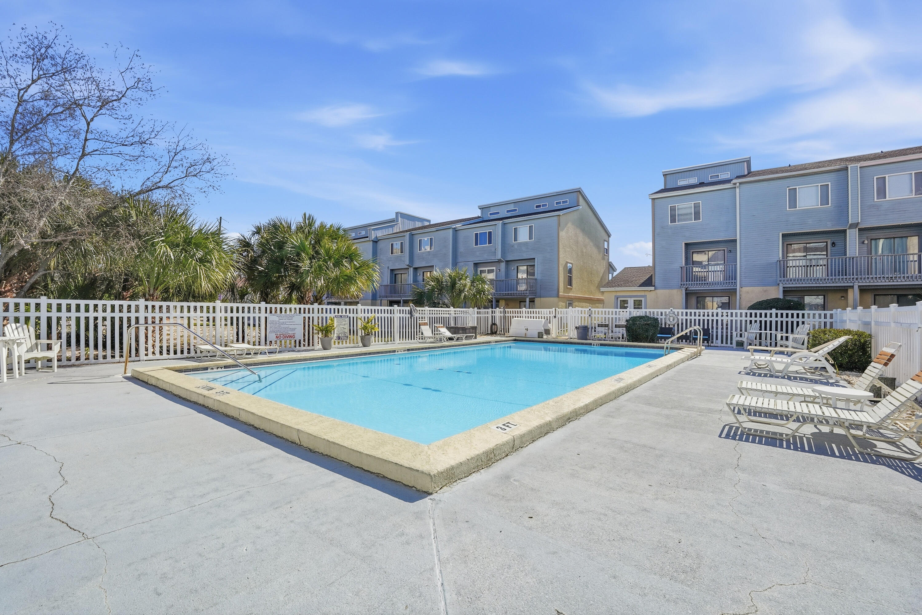 COMMODORES LANDING - Residential