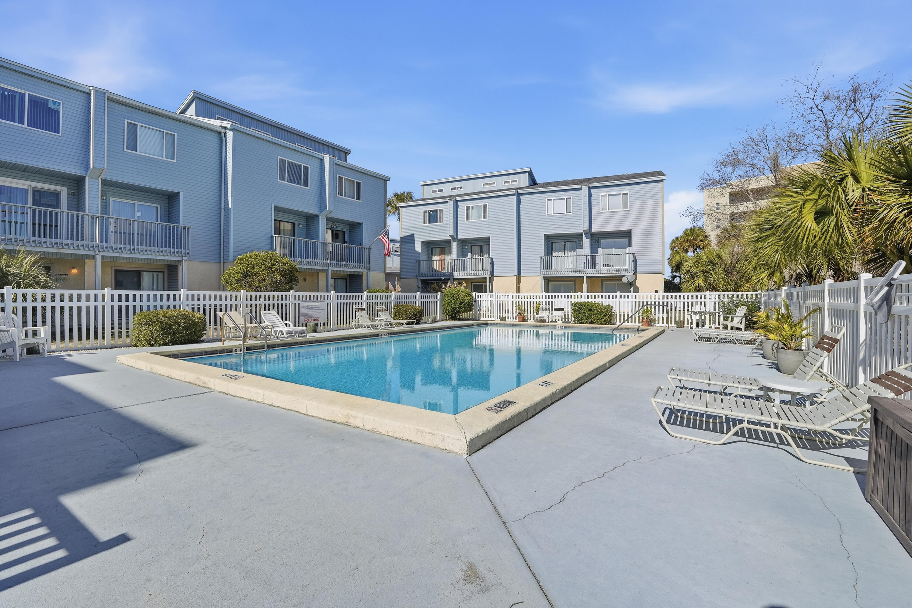 COMMODORES LANDING - Residential