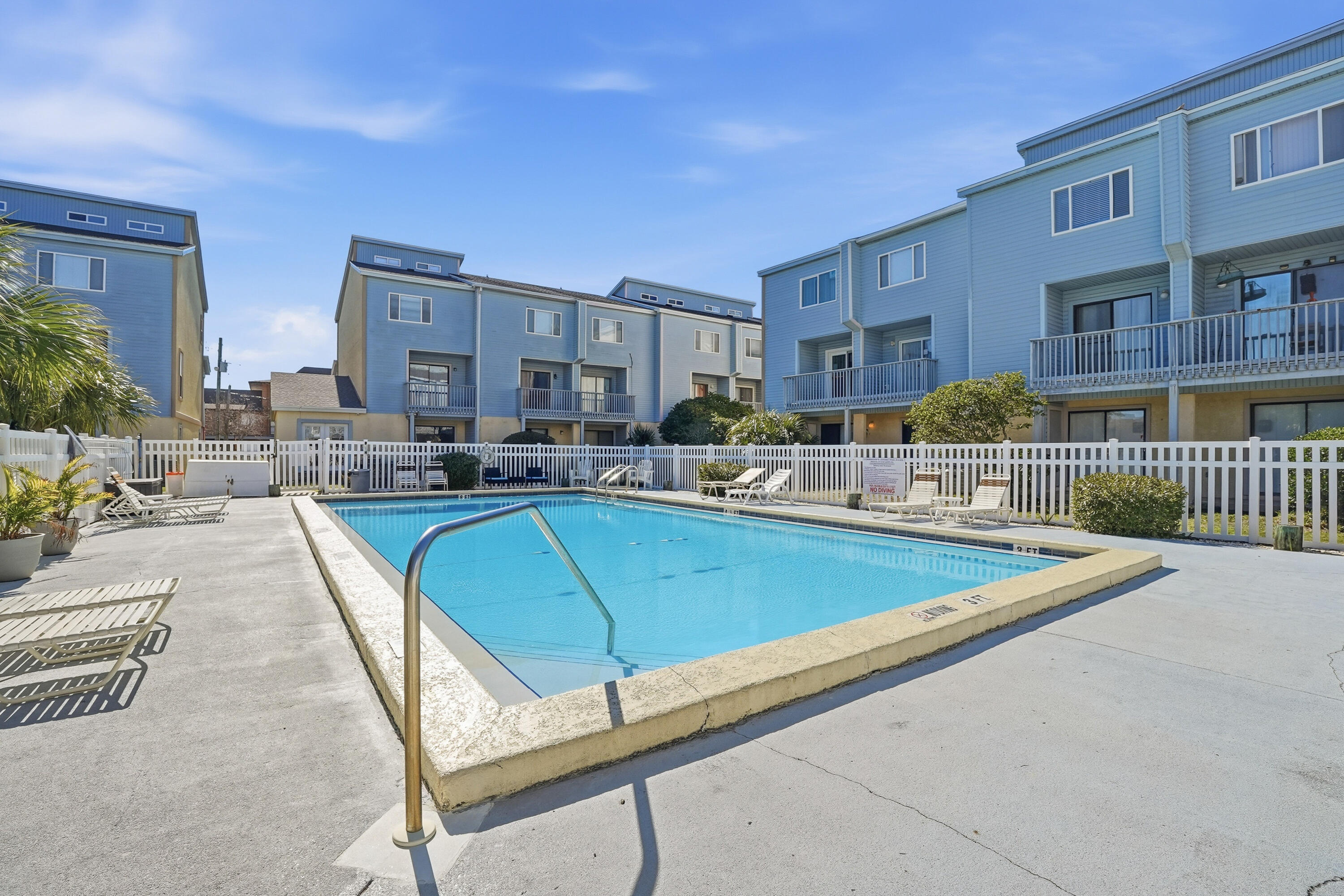 COMMODORES LANDING - Residential